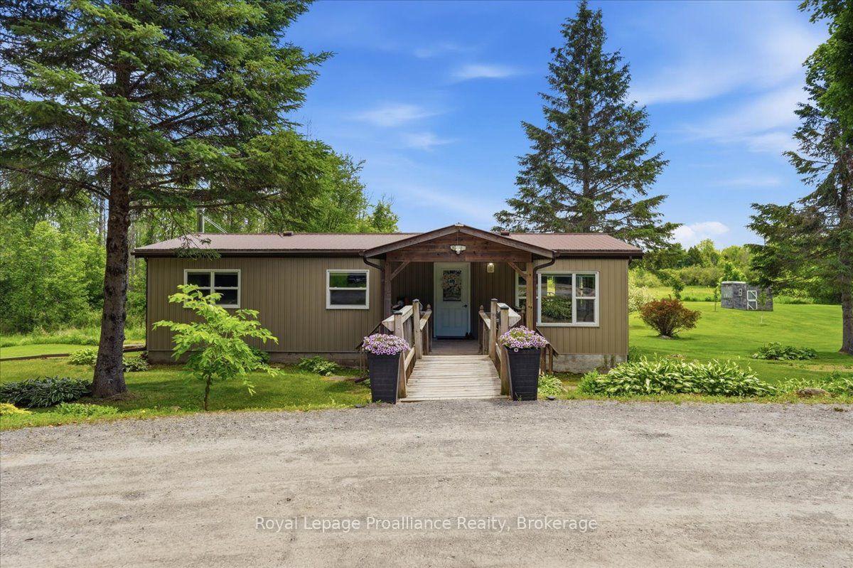 596 Courneya Road — photo 1