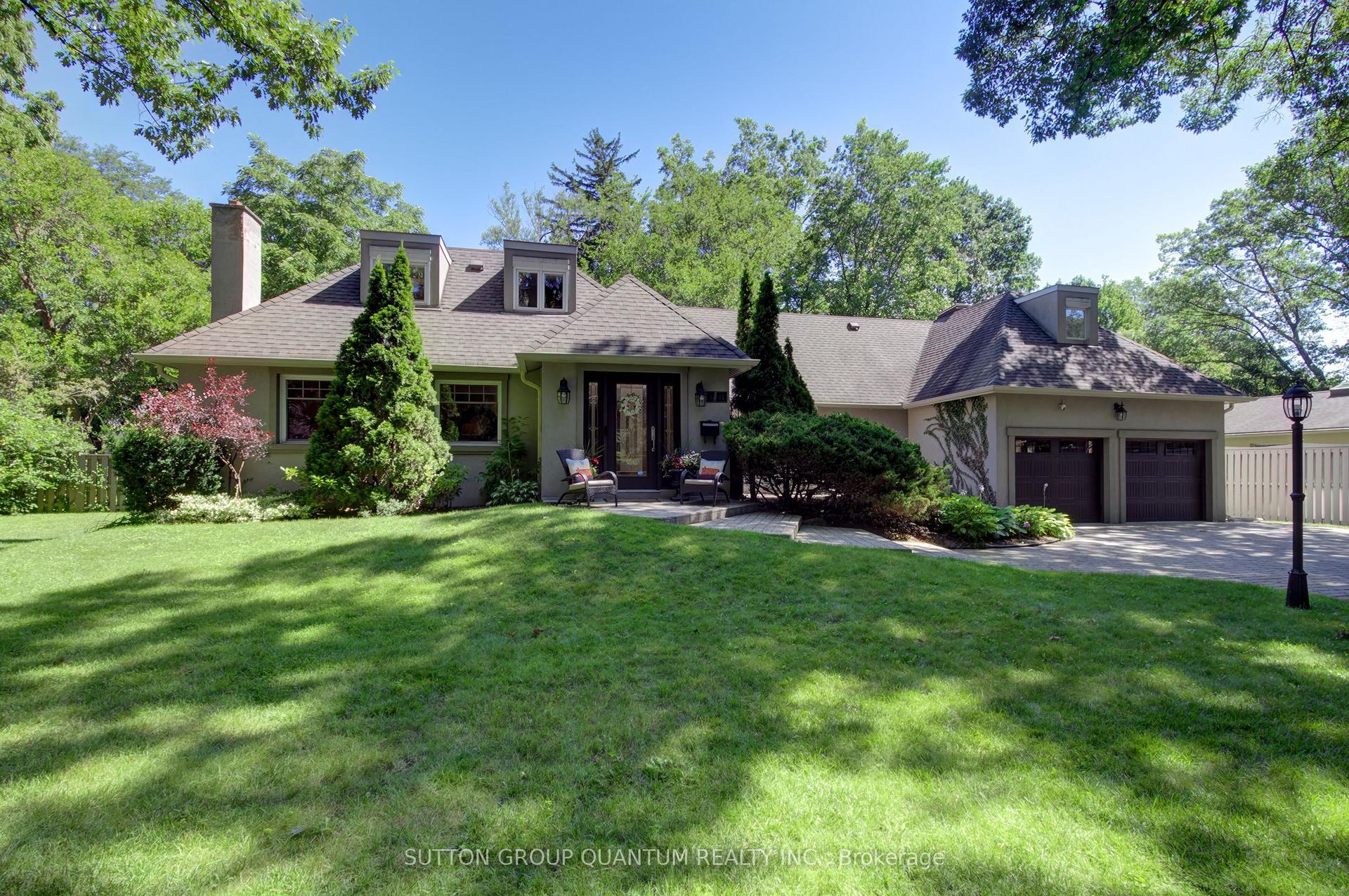 1391 Queen Victoria Avenue, Mississauga — Detached for sale, photo 1
