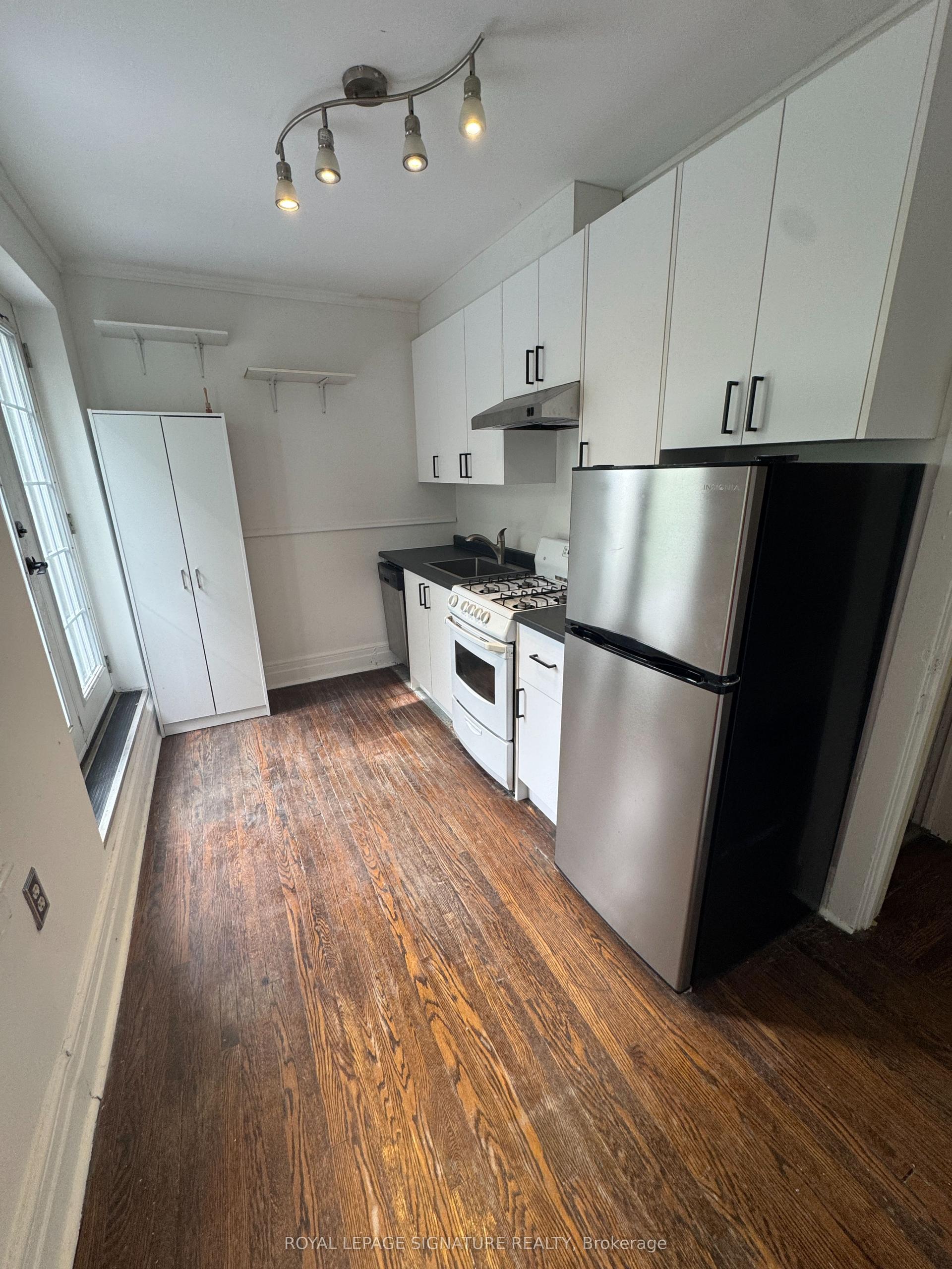 920 Woodbine Avenue, Toronto — Semi-Detached for lease, photo 1