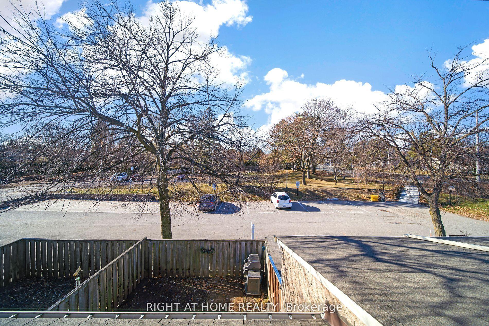 12 Lace Fernway Way W — photo 1