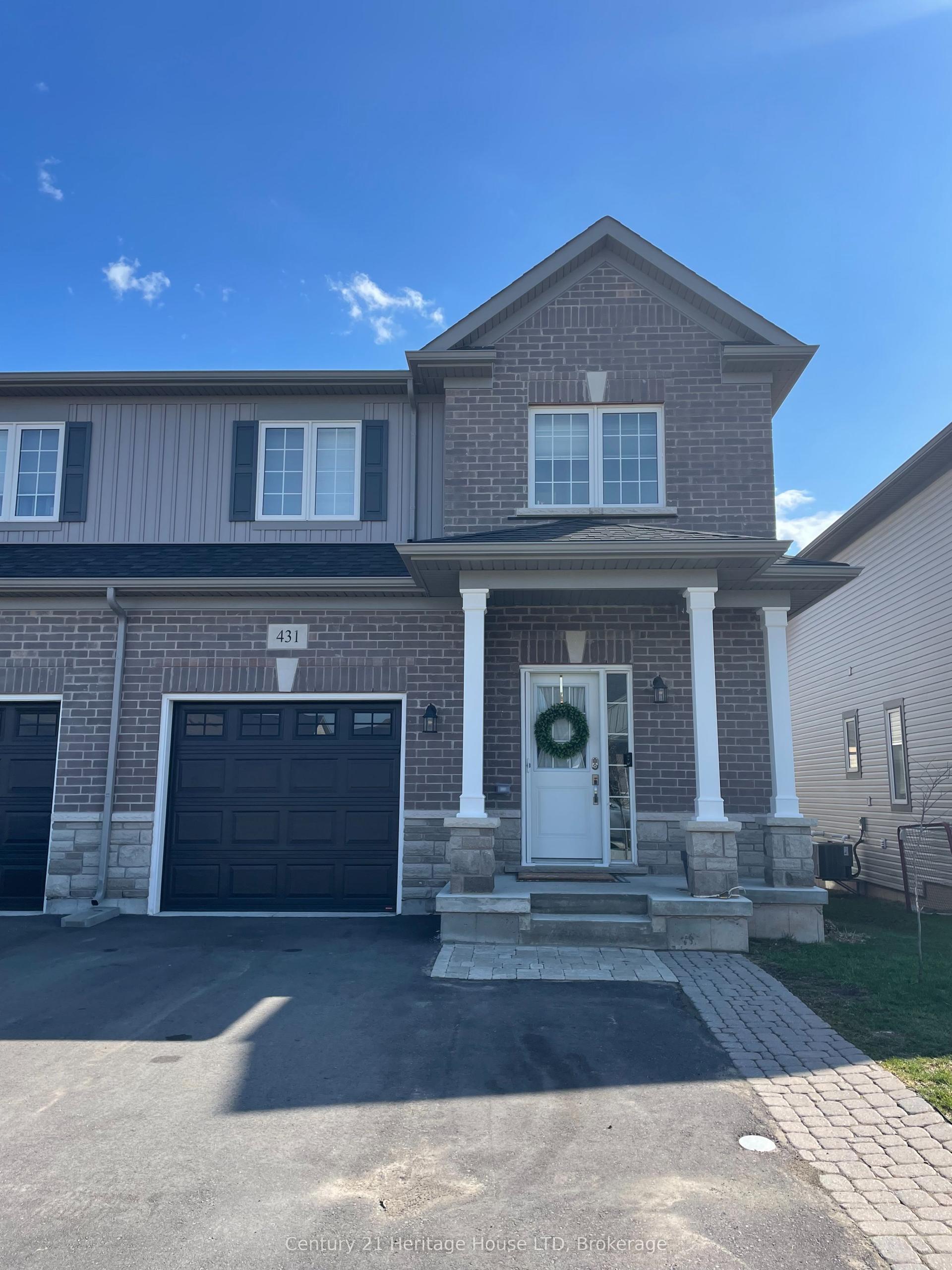 431 Williams Crescent — photo 1