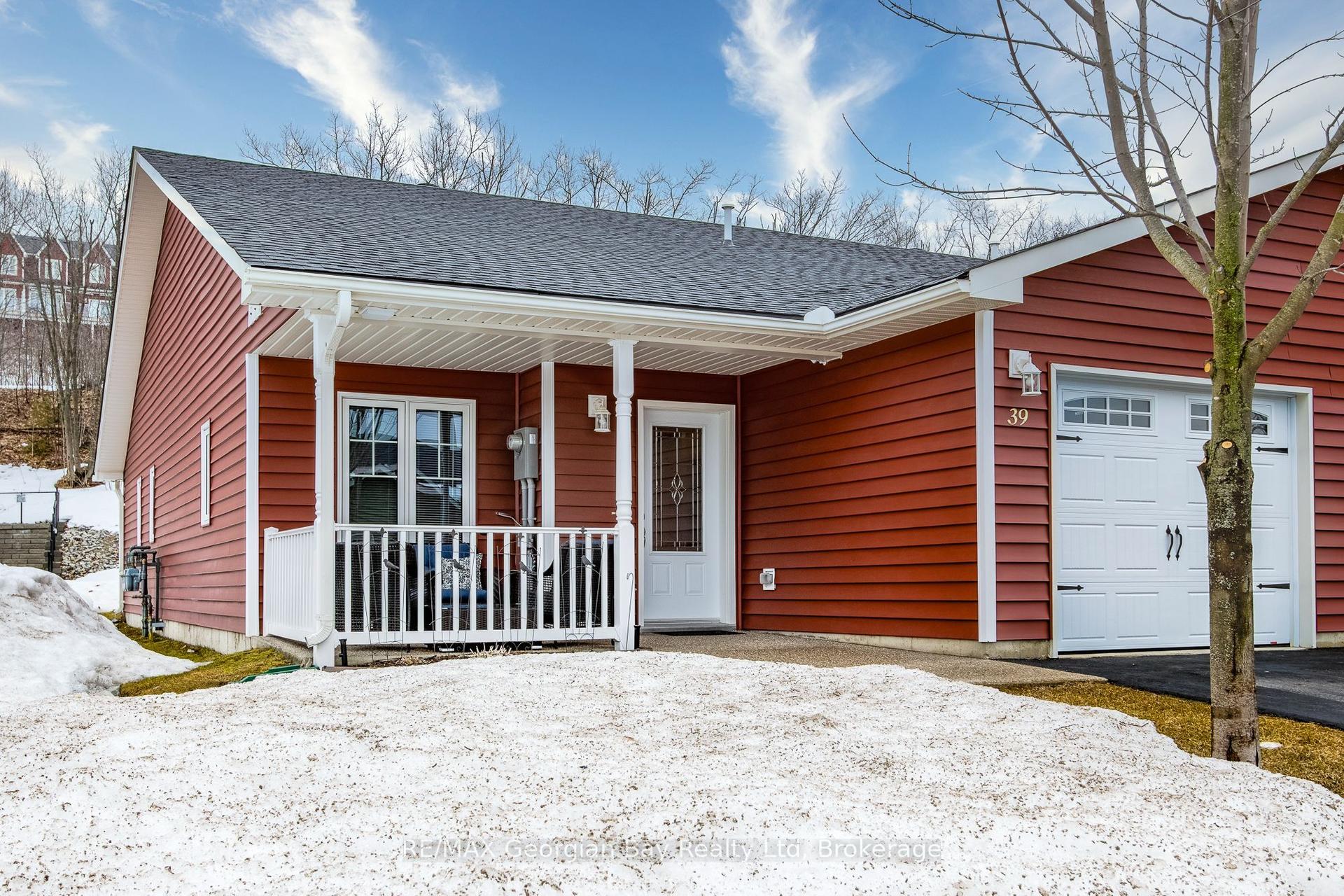 39 Chamberlain Crescent — photo 1