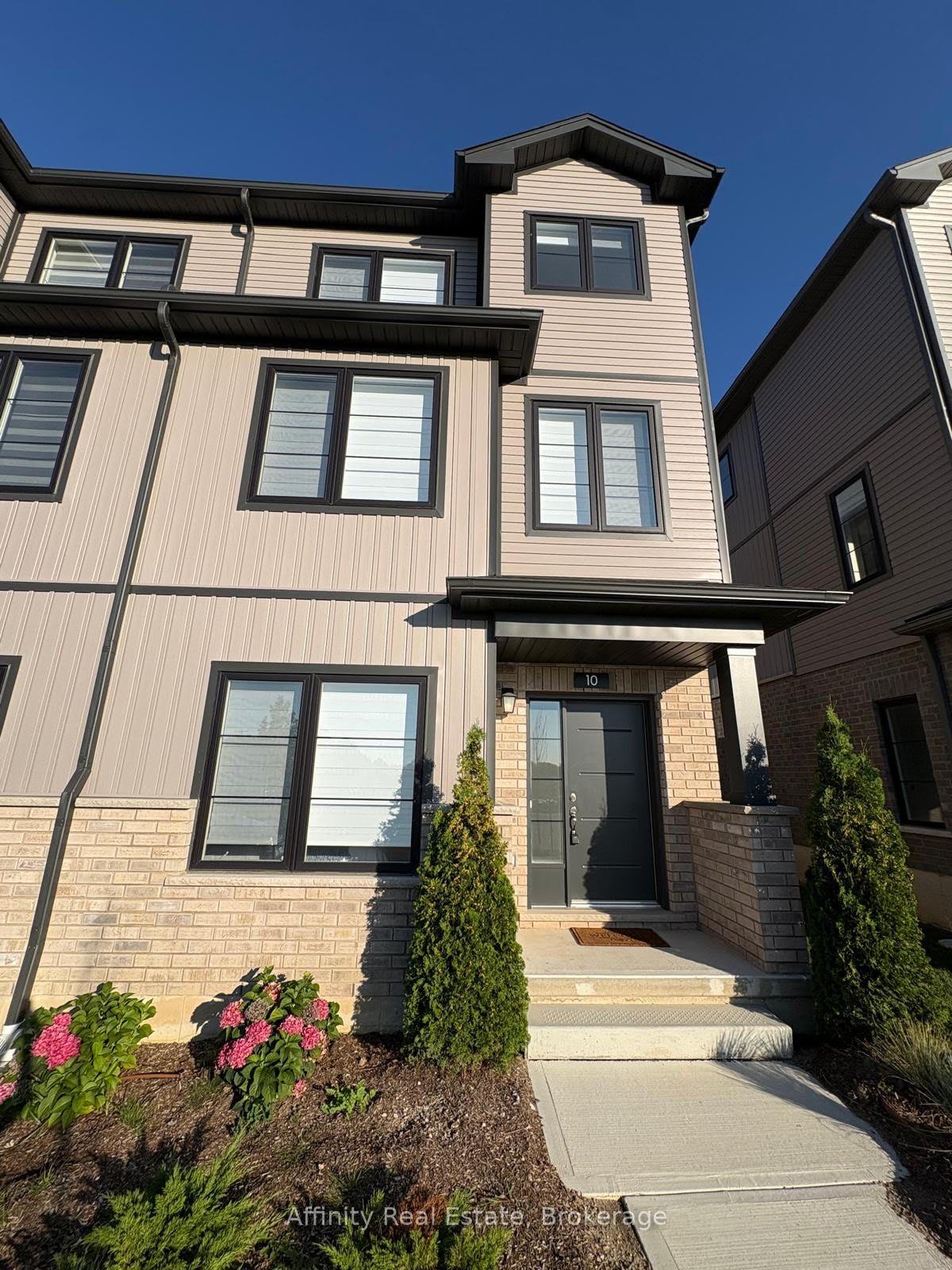 10 Balladry Boulevard, Stratford — Condo Town for lease, photo 1