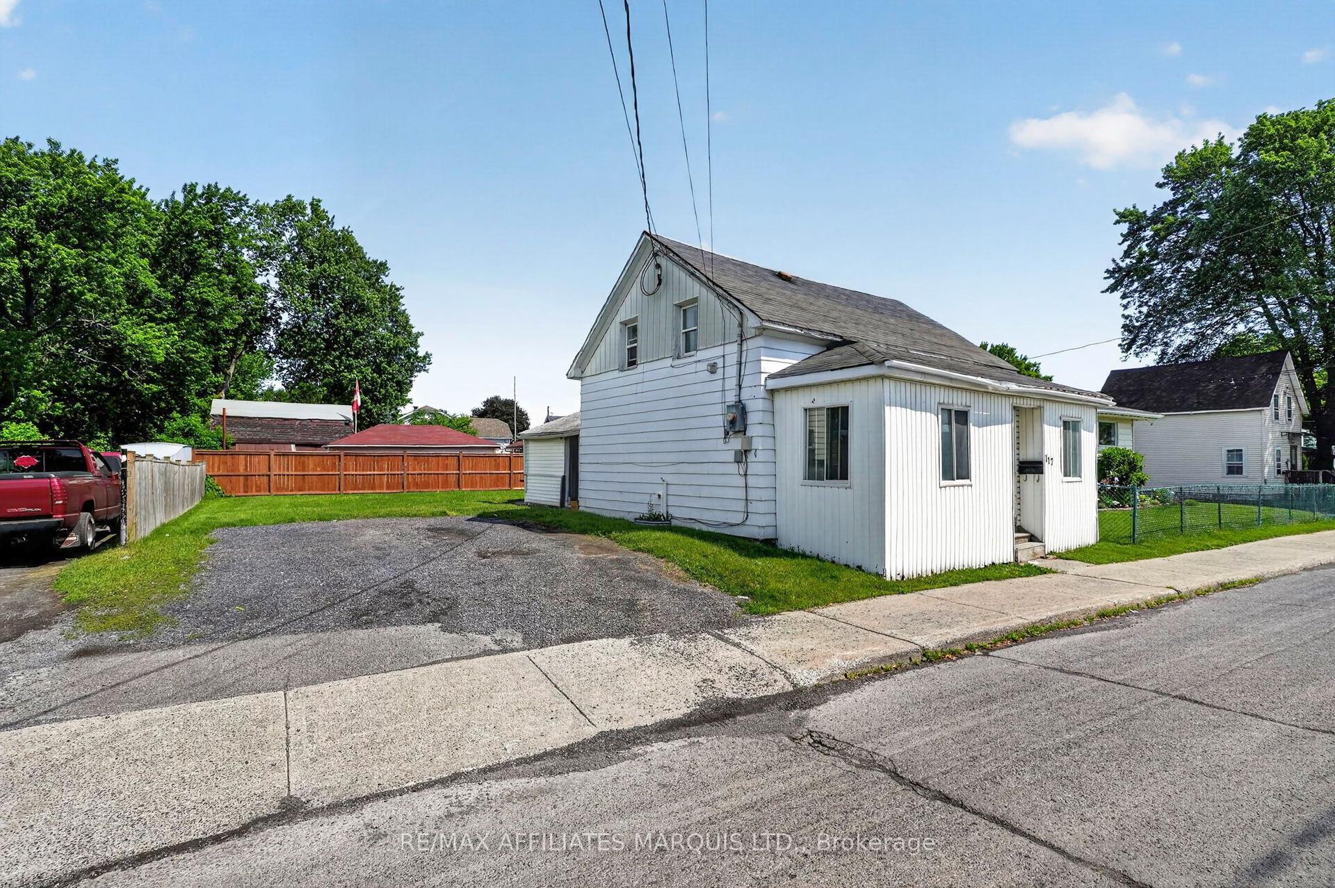 117 Sixth Street W, Cornwall — Detached for sale, photo 1