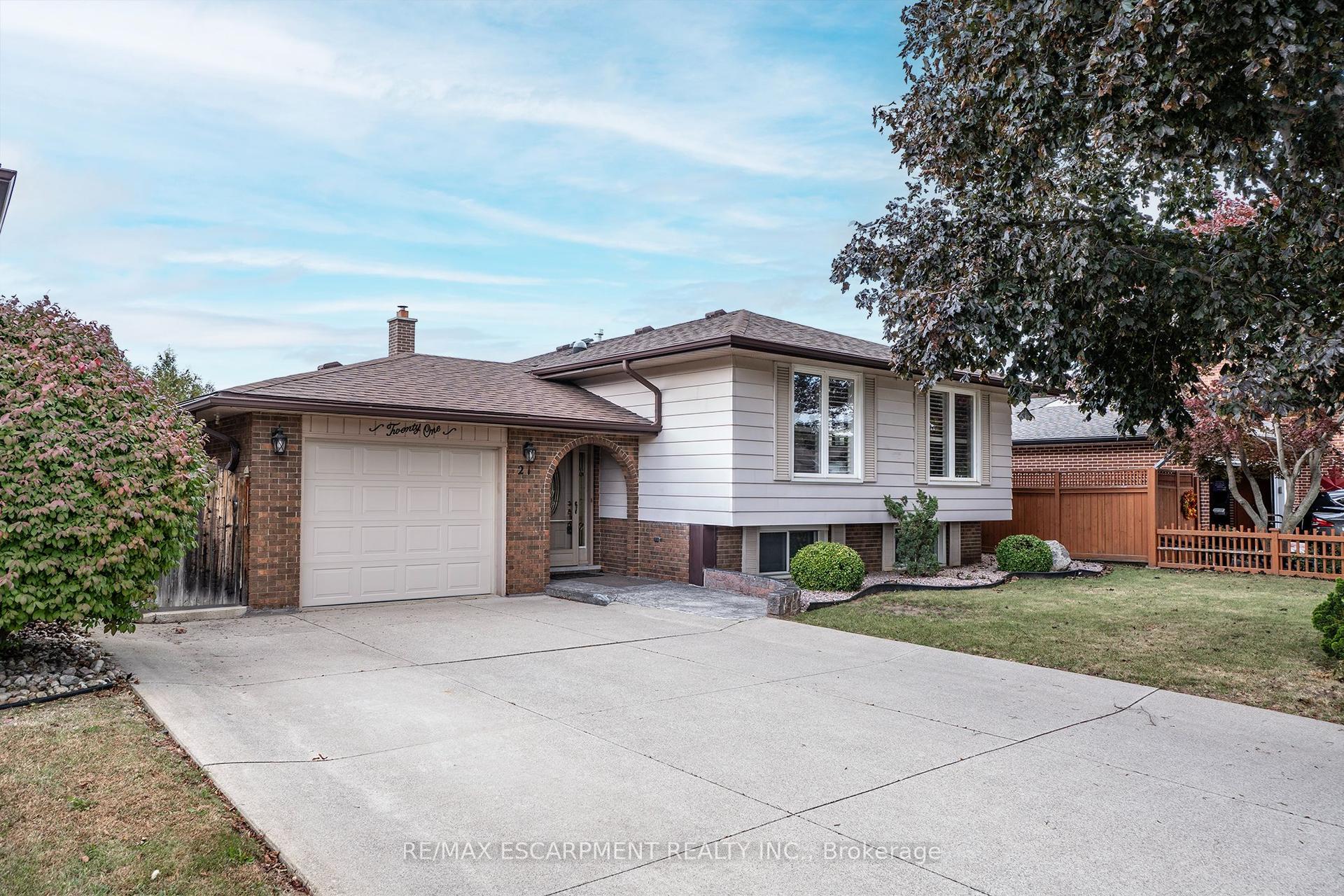 21 Green Forest Drive, Hamilton — Detached for sale, photo 1