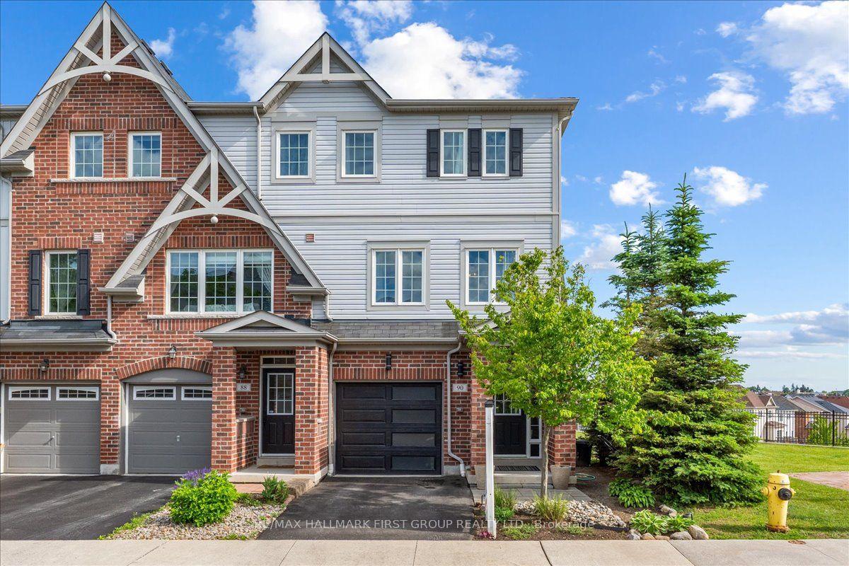 90 Magpie Way, Whitby — Townhouse for sale, photo 1