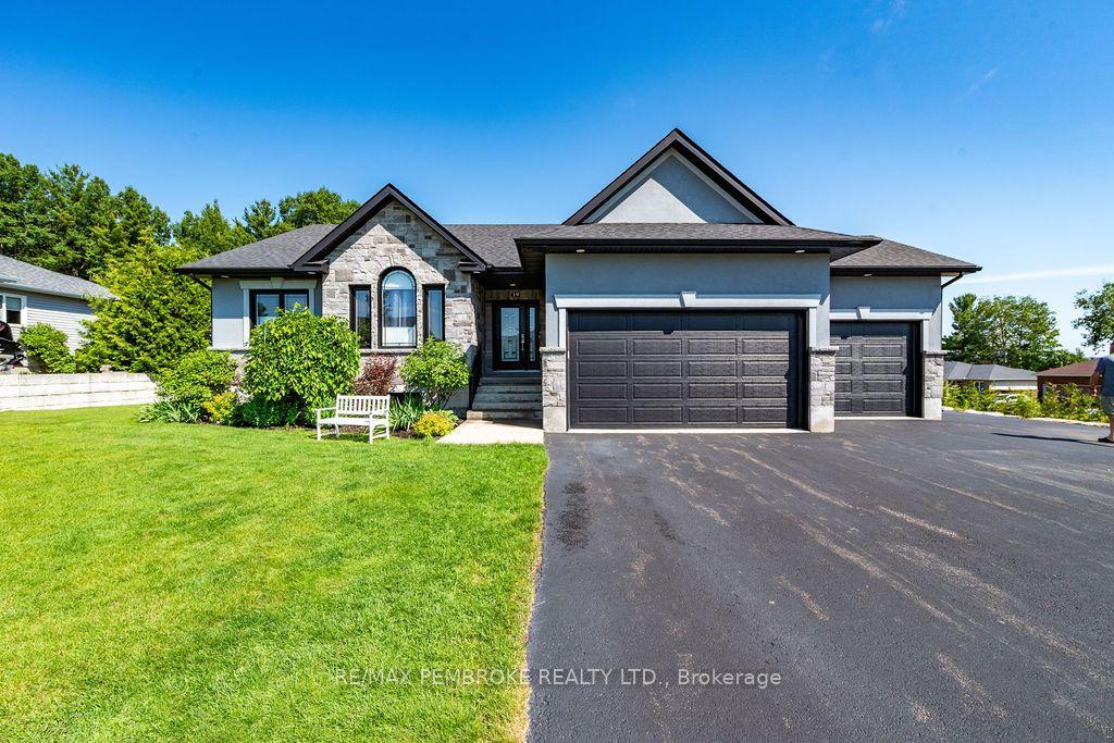 19 Nick Street, Petawawa — Detached for sale, photo 1