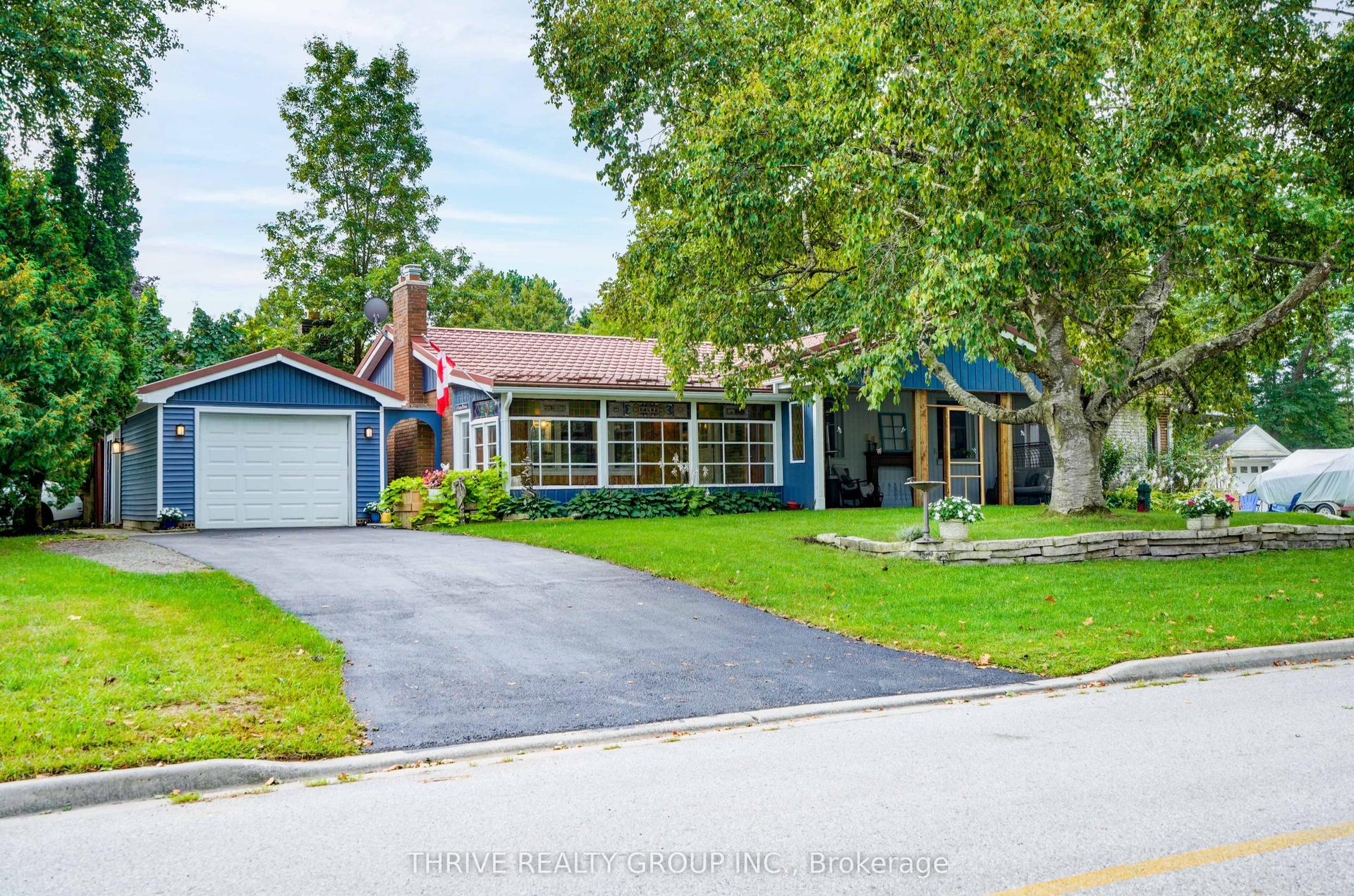 11 Outer Drive, London South — Detached for sale, photo 1