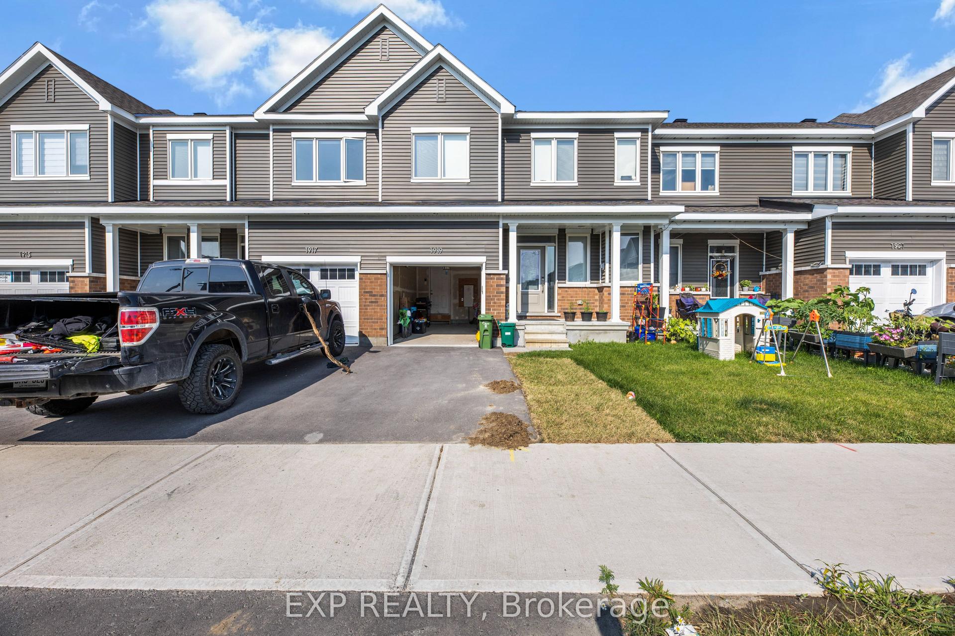 1919 Elevation Road, Barrhaven — Townhouse for lease, photo 1