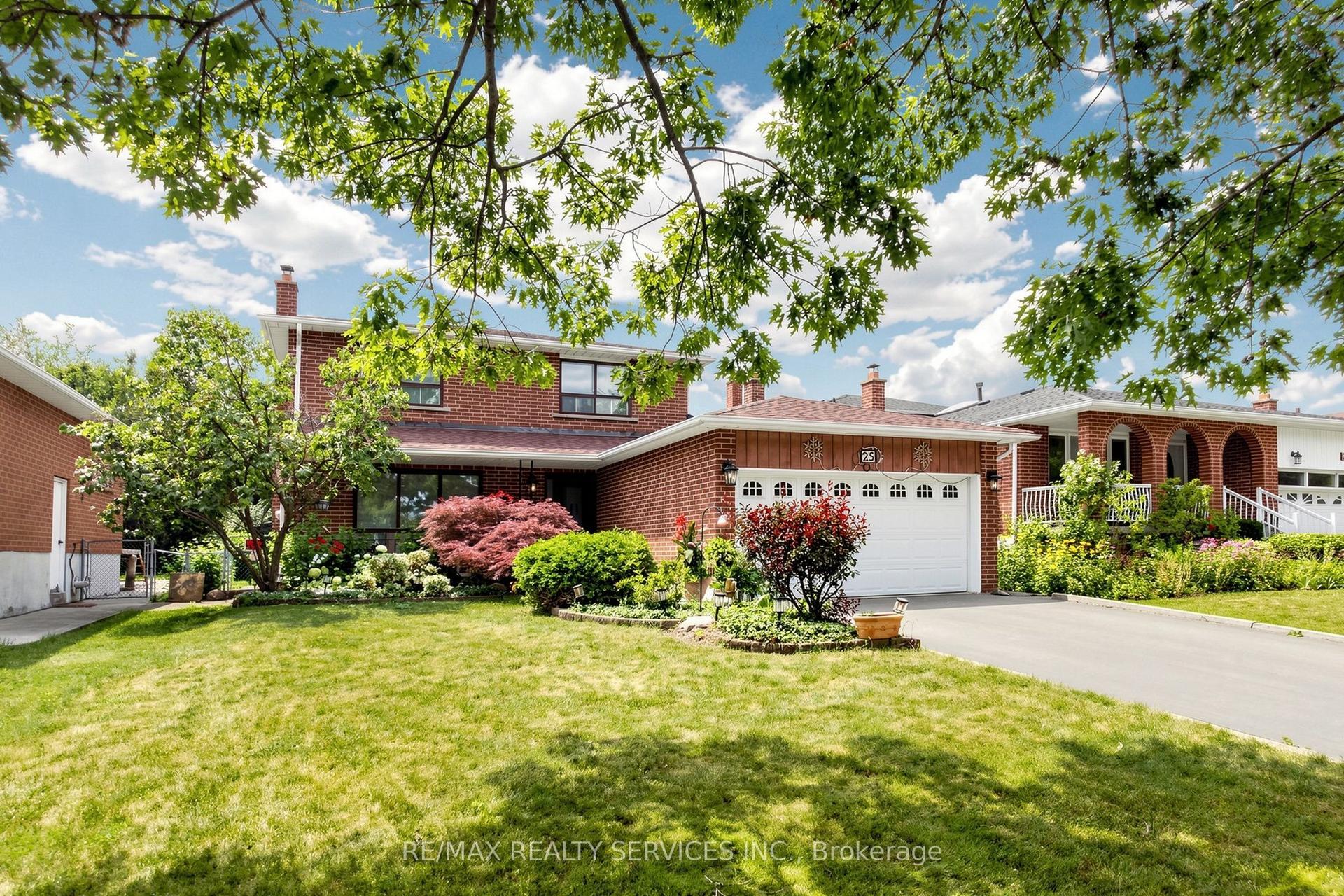 25 Malcolm Crescent, Brampton — Detached for sale, photo 1