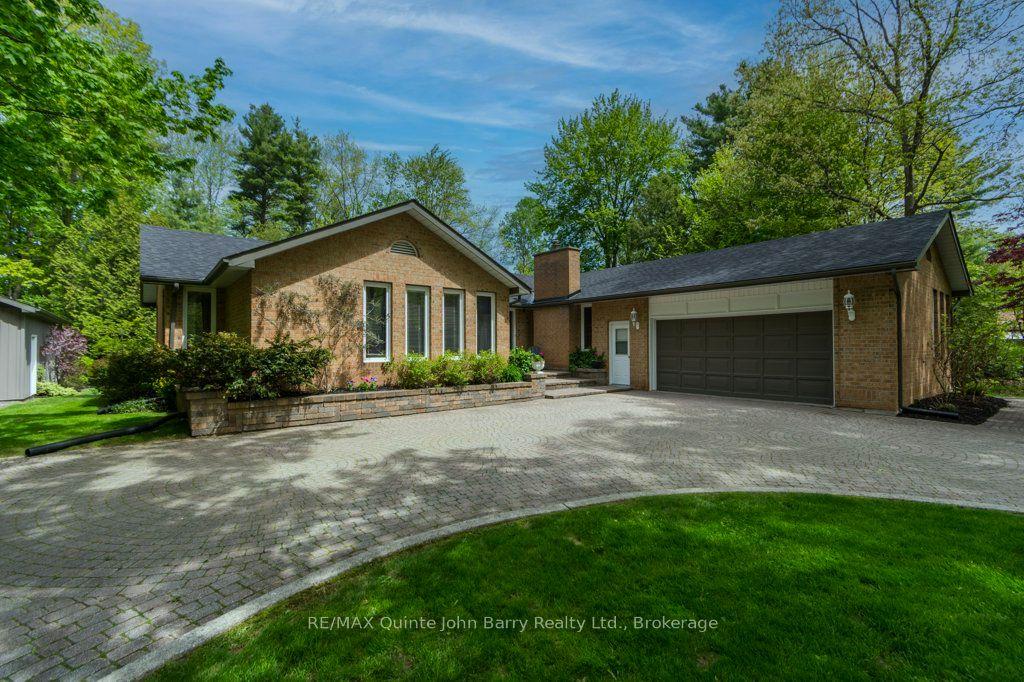 256 Colonial Drive — photo 1