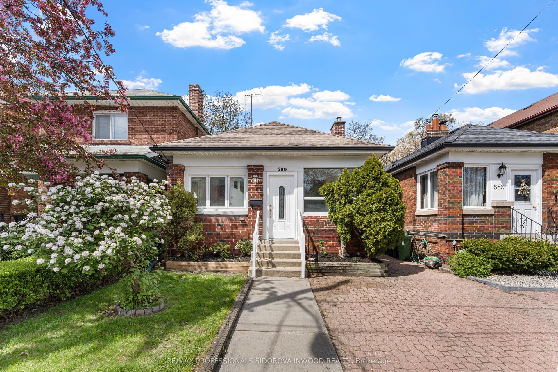 580 Willard Avenue — photo 1