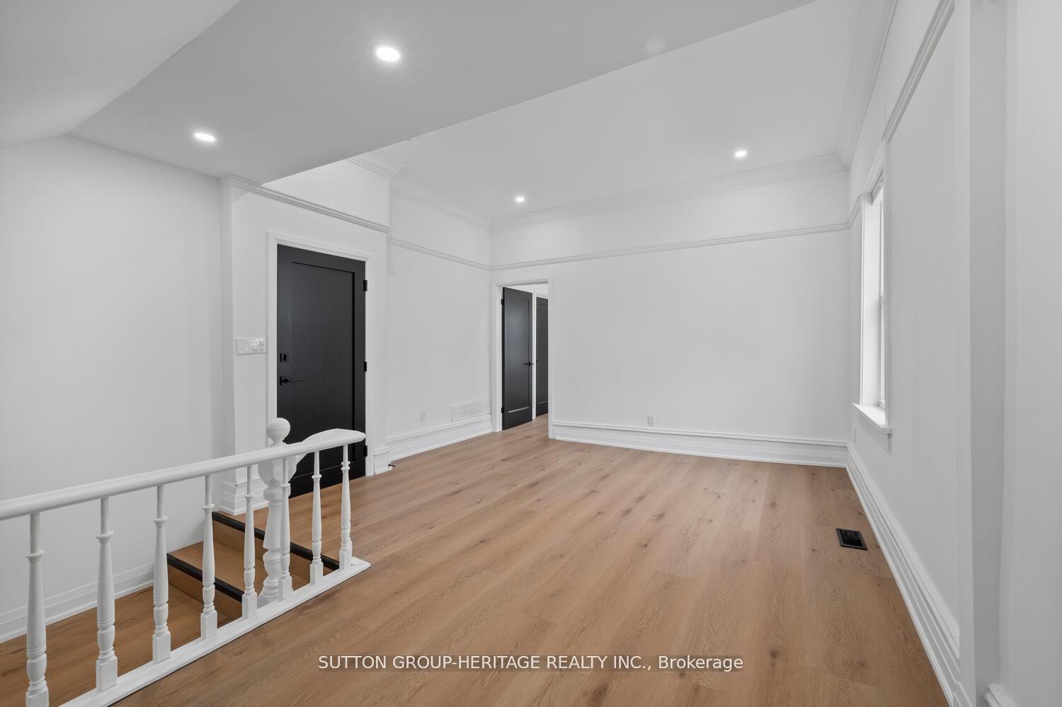 852 Simcoe Street N 3 #3 — photo 1