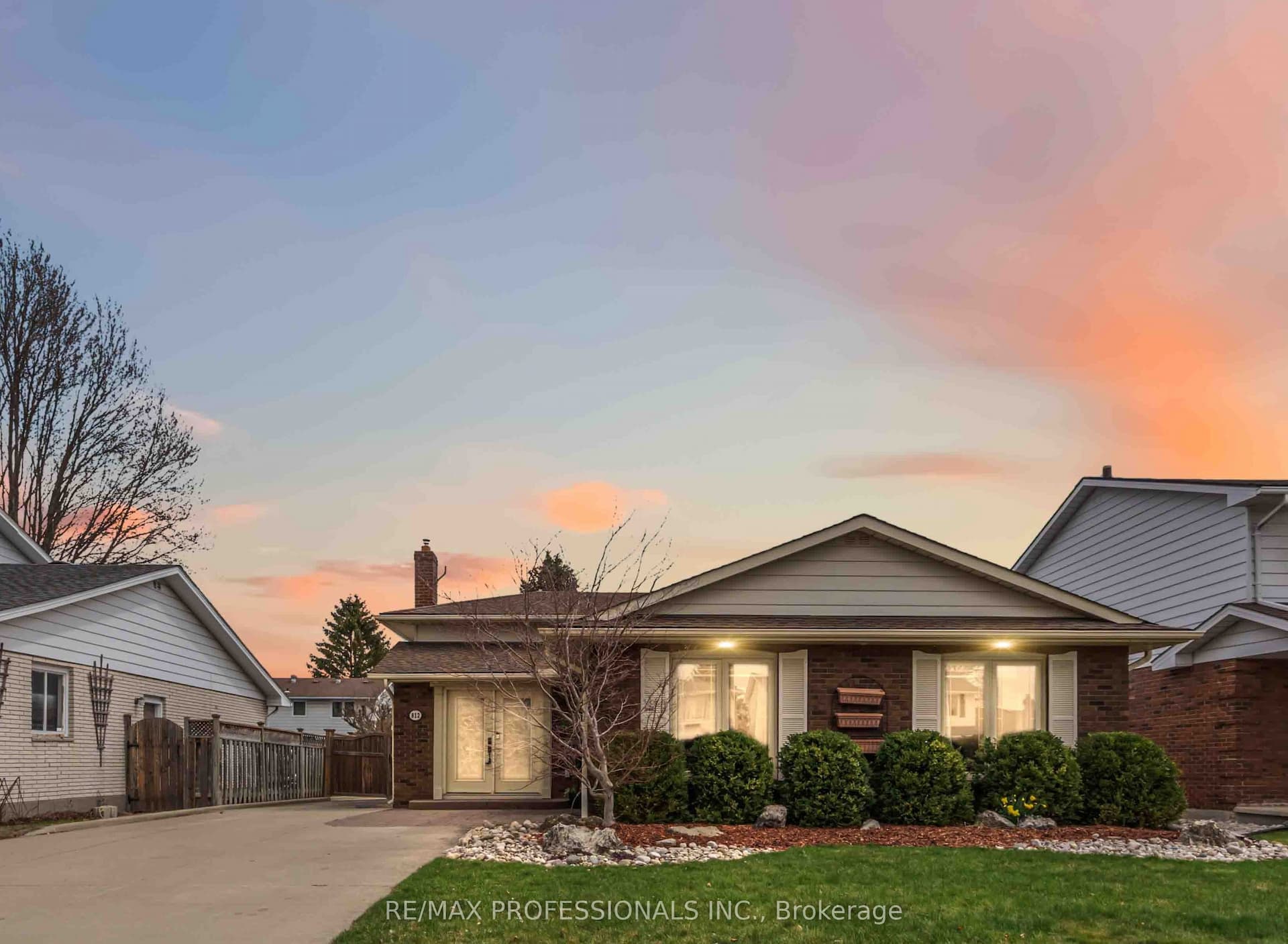 812 Danbury Crescent — photo 1