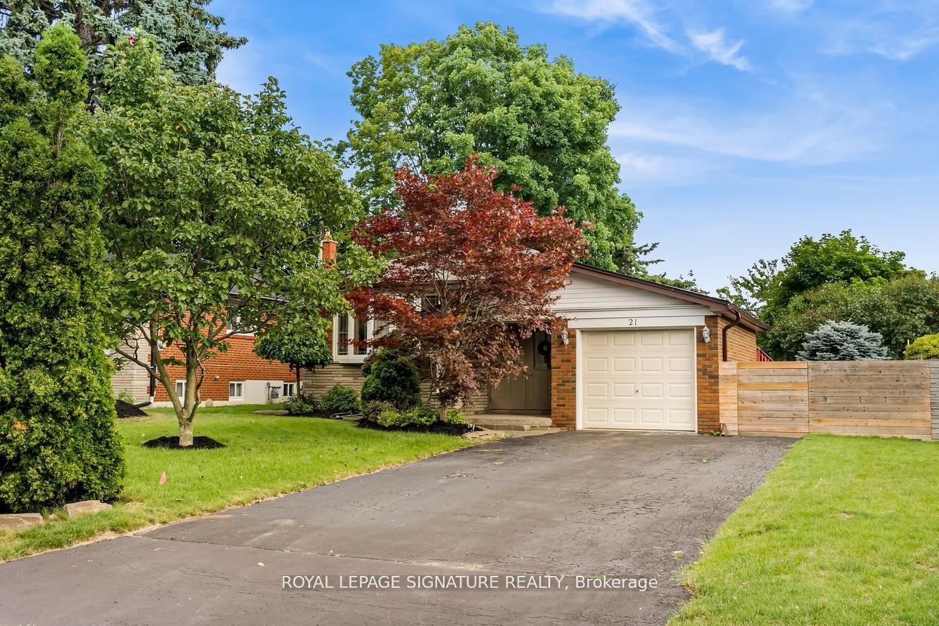 21 Broadlands Boulevard — photo 1