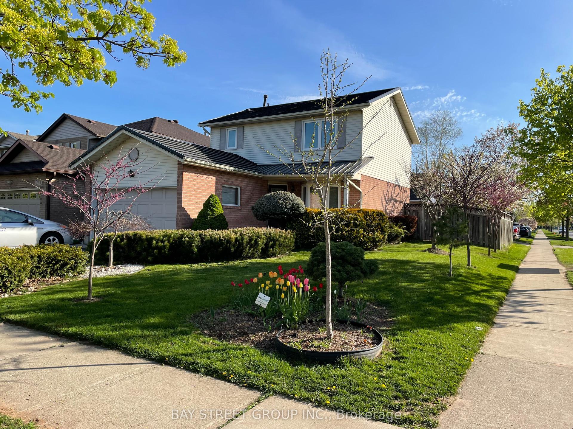 1072 Stephenson Drive — photo 1