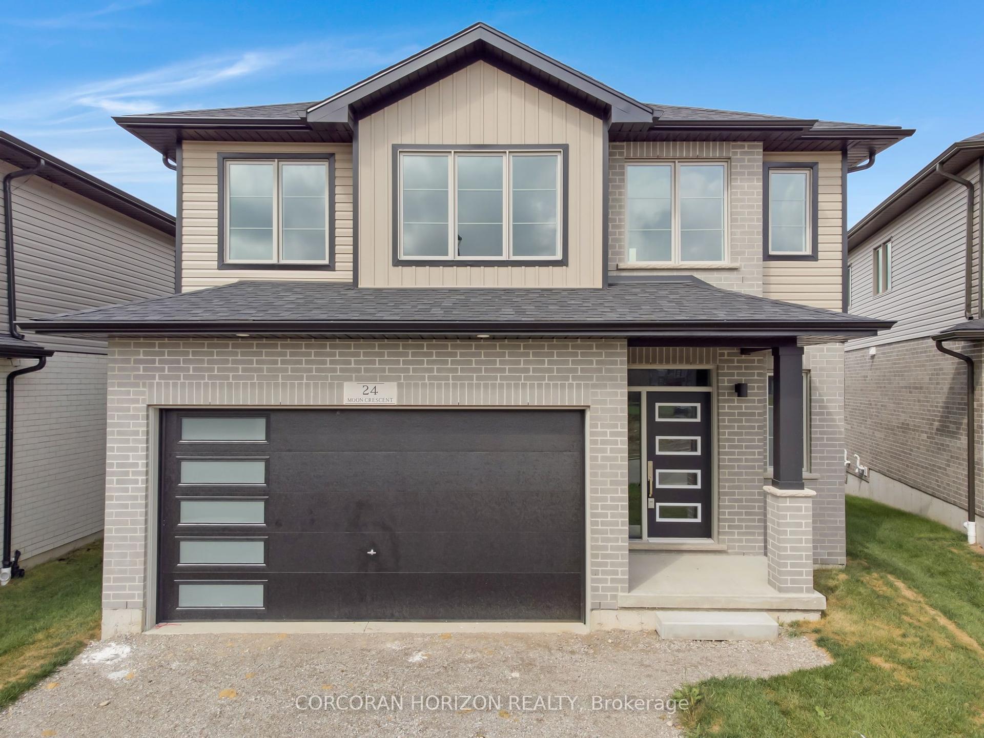 24 Moon Crescent — photo 1