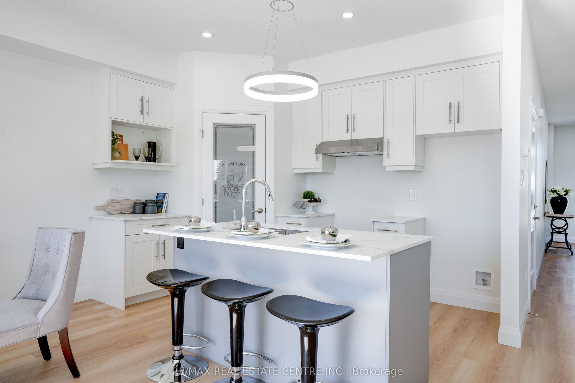 2512 Constance Avenue — photo 1