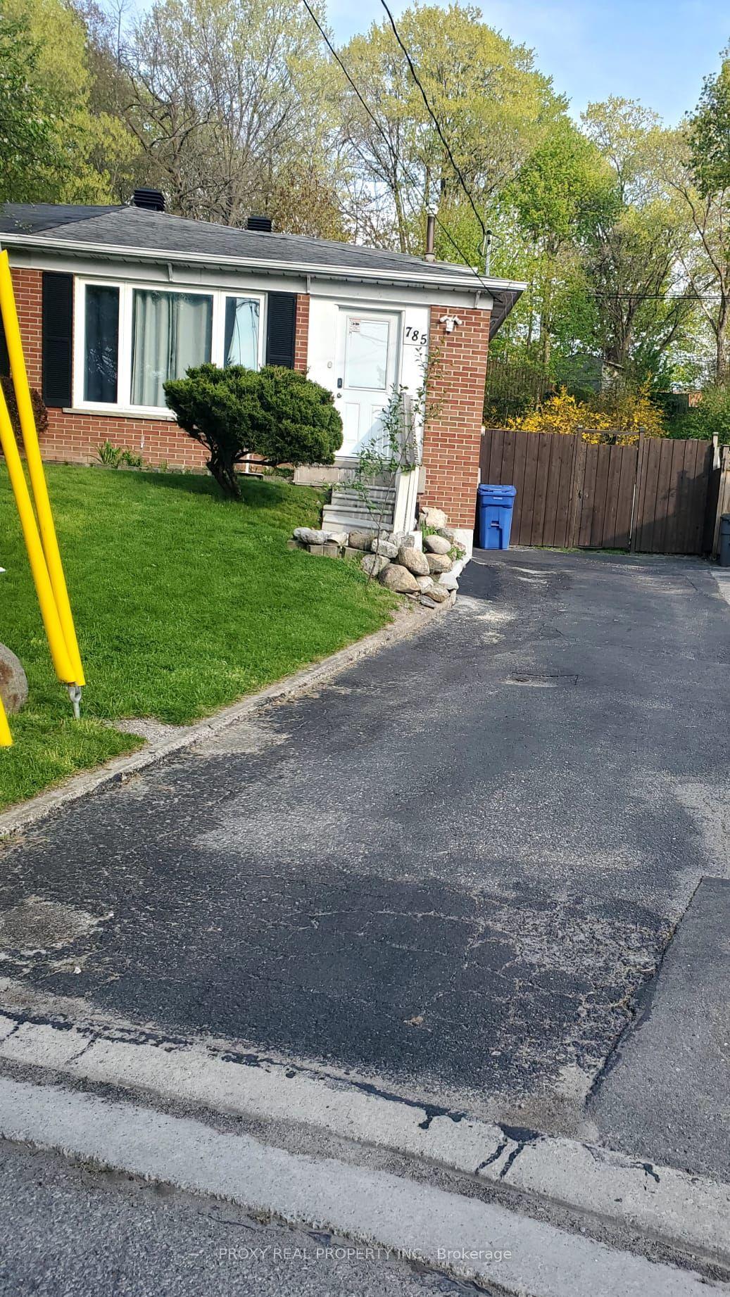 785 Greenfield Crescent, Newmarket — Semi-Detached for lease, photo 1