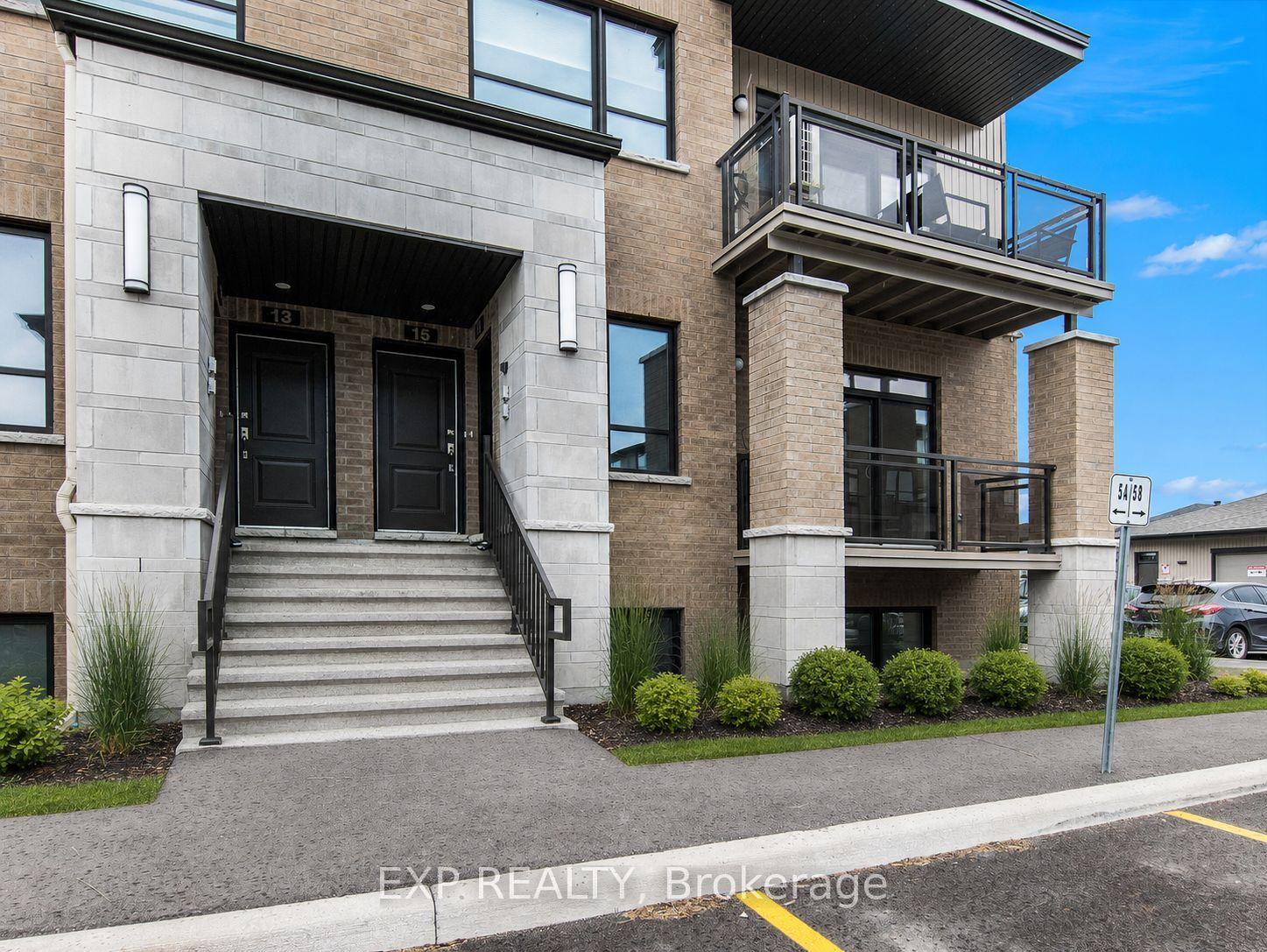 17 Carabiner Private, Orleans - Convent Glen and Area — Condo Town for lease, photo 1