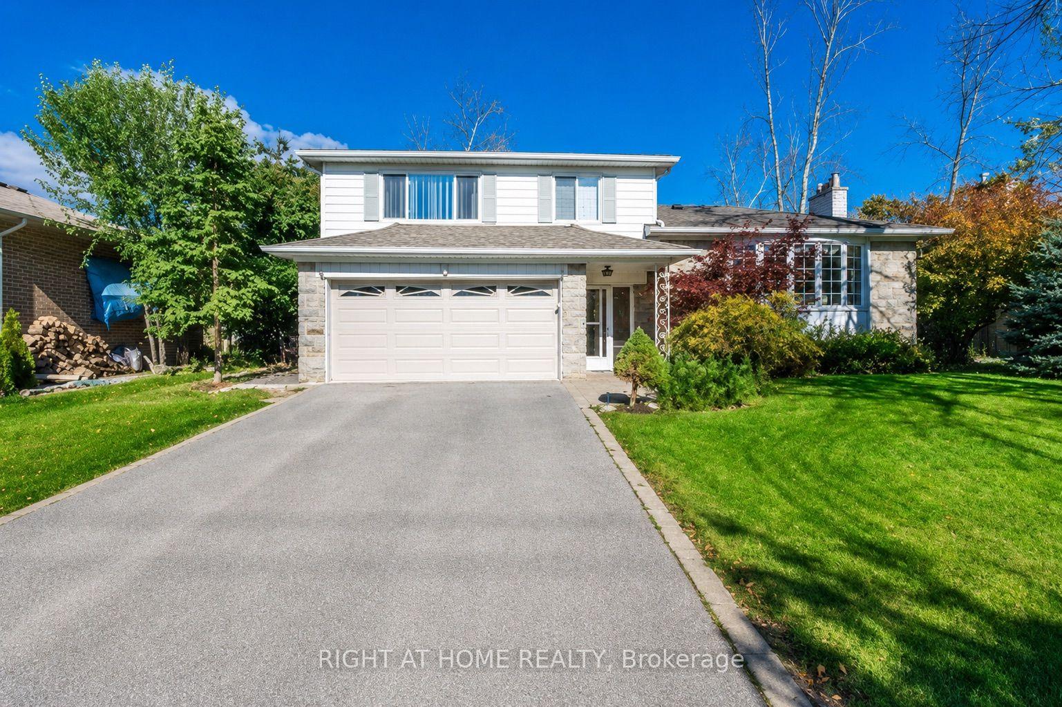 Upper 164 Guildwood Parkway — photo 1