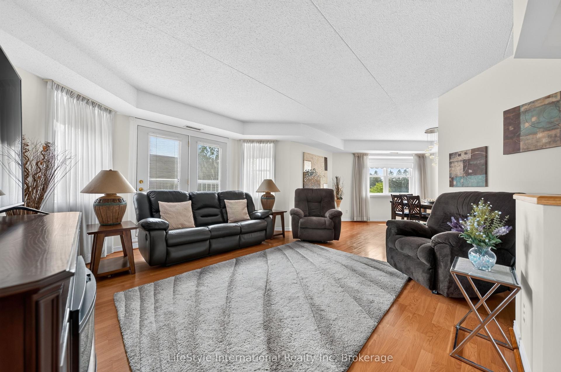 208 Silvercreek Parkway N 210 #210, Guelph — Condo for sale, photo 1