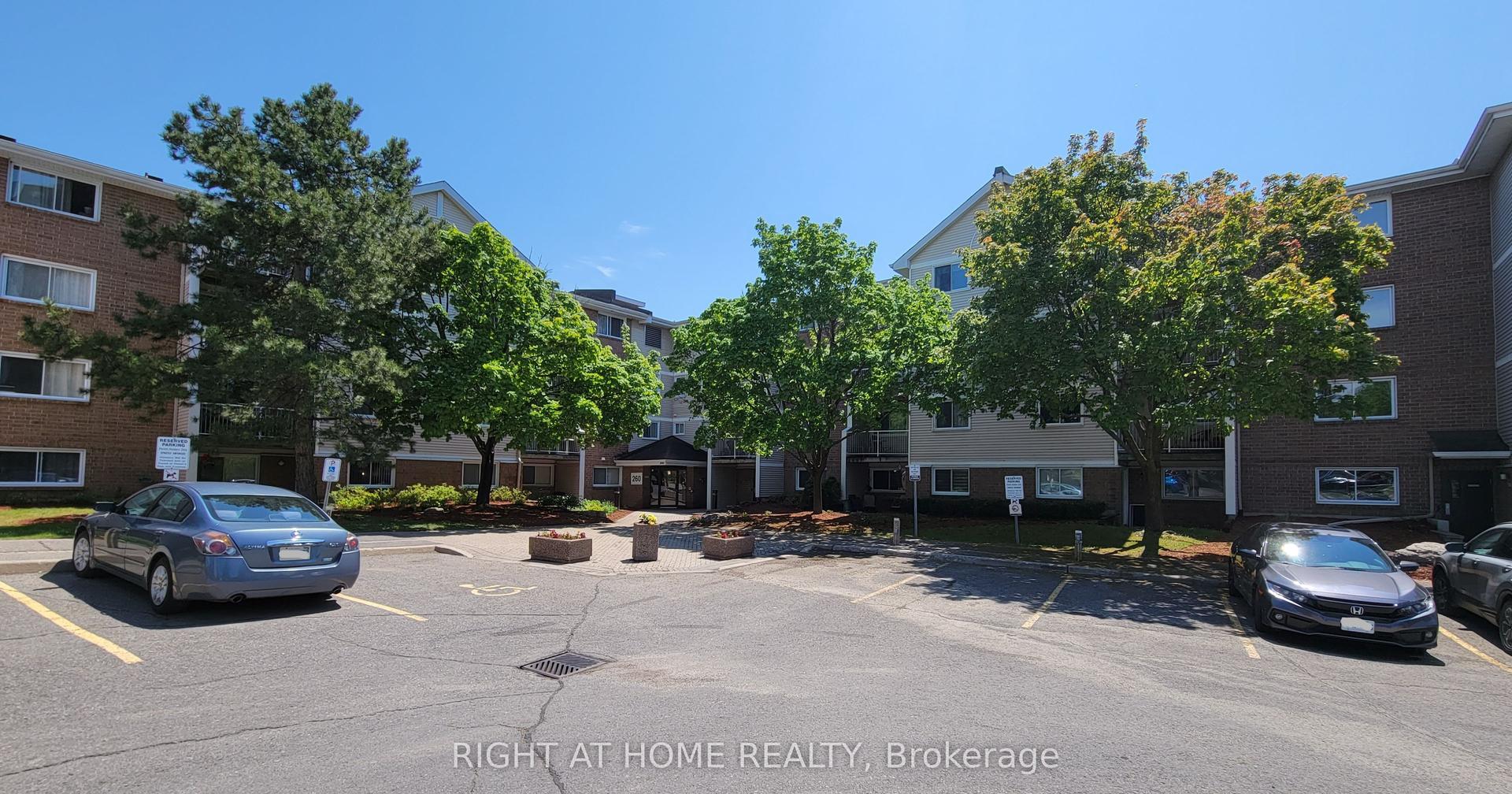 260 Brittany Drive 414 #414, Manor Park - Cardinal Glen and Area — Condo for lease, photo 1