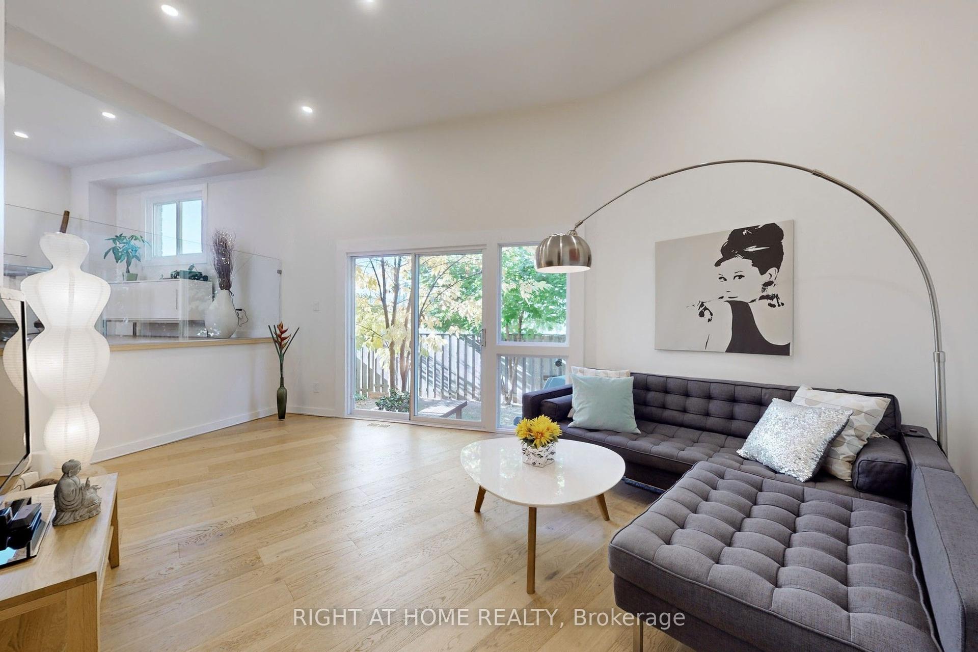 400 Bloor Street 6 #6 — photo 1