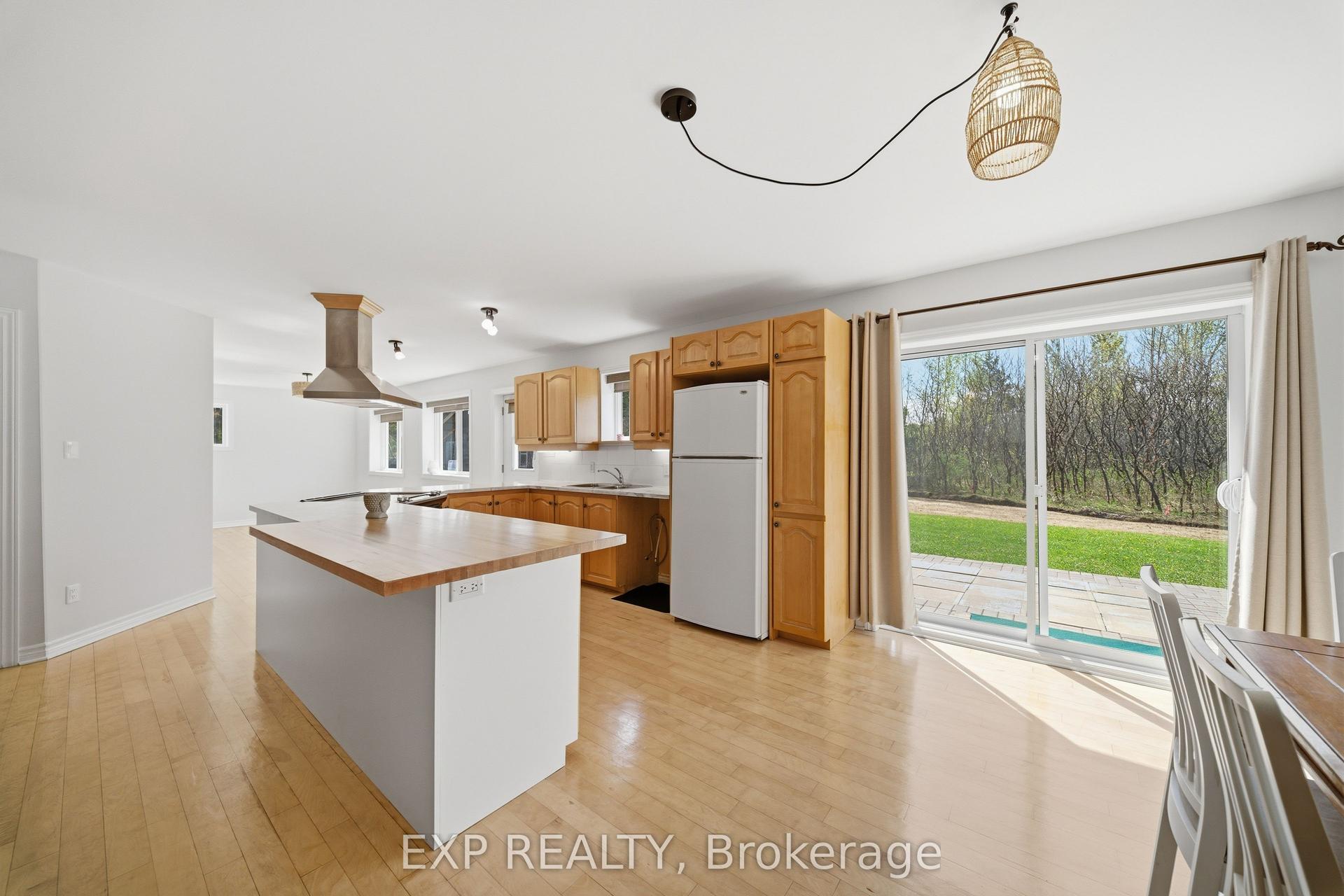 568 LAKE GEORGE Road — photo 1