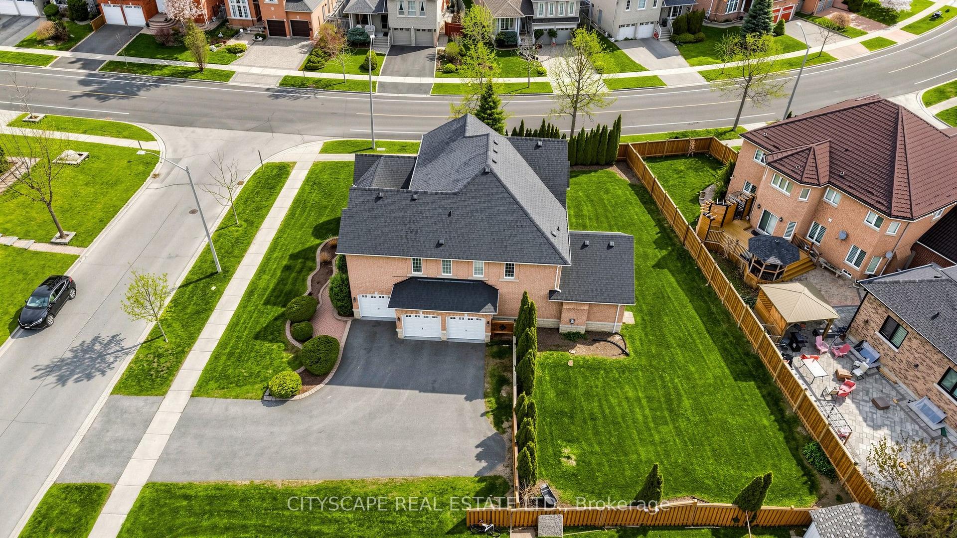 5 Lemsford Drive — photo 1