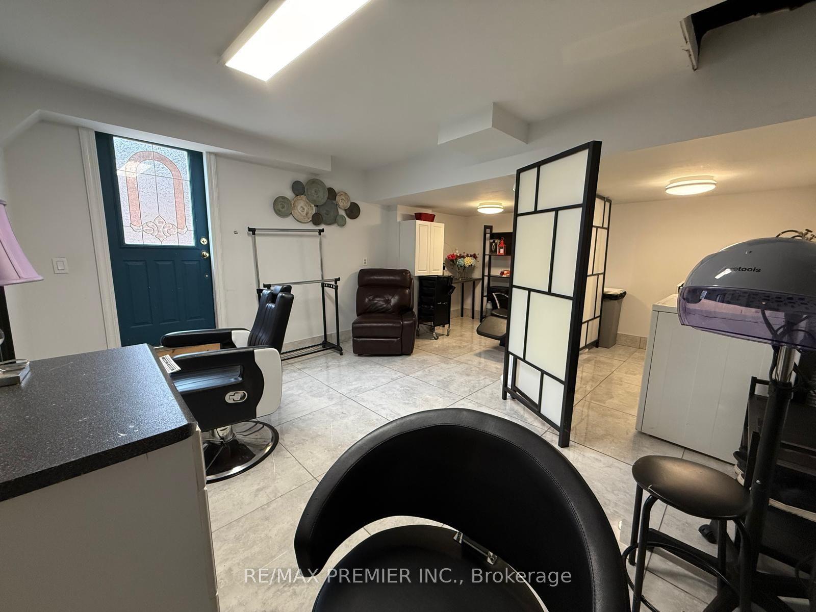 55 Deerpark Crescent — photo 1