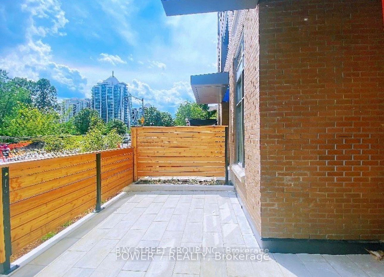 8 Beverley Glen Boulevard N D112 #D112 — photo 1