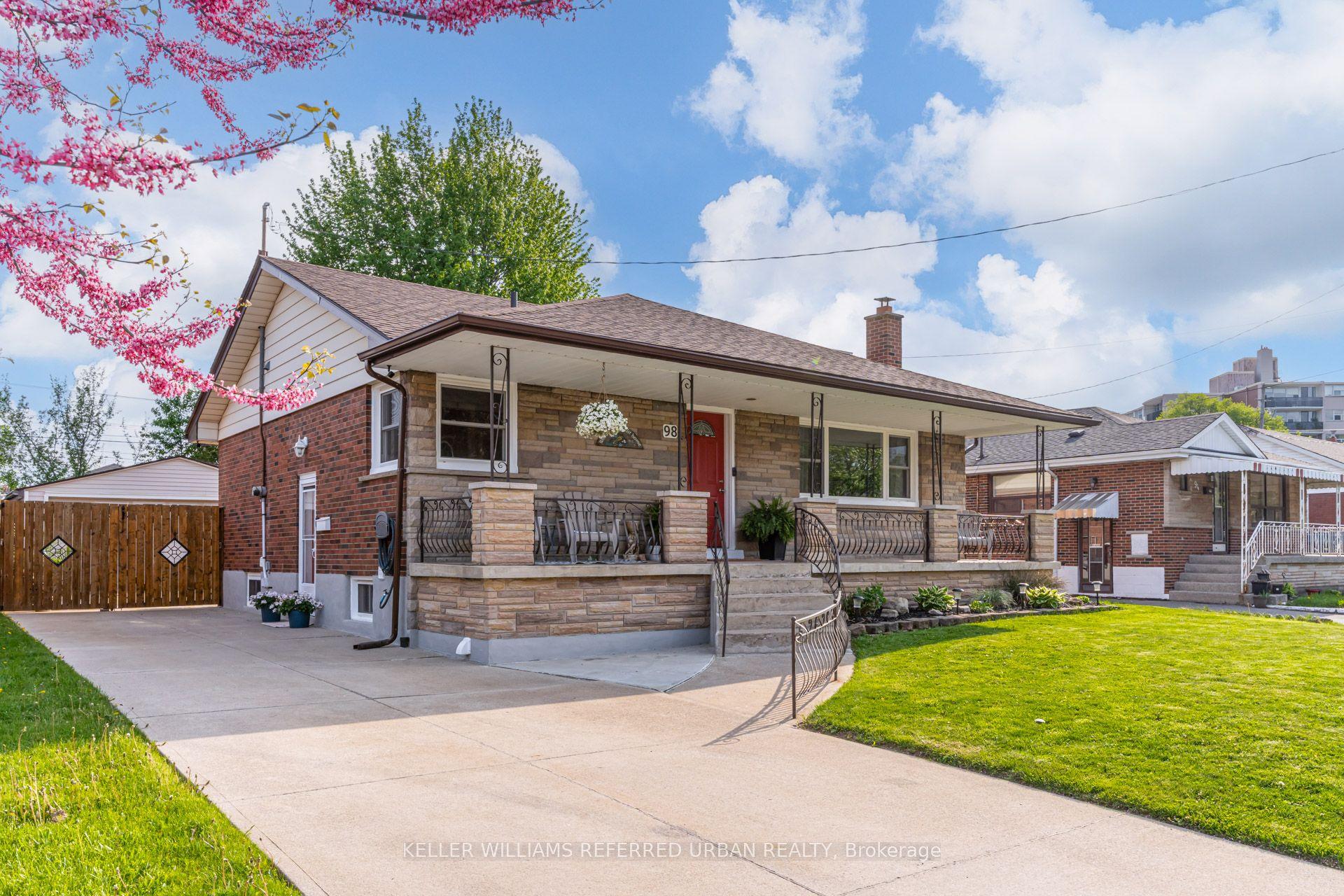 98 Duncombe Drive — photo 1