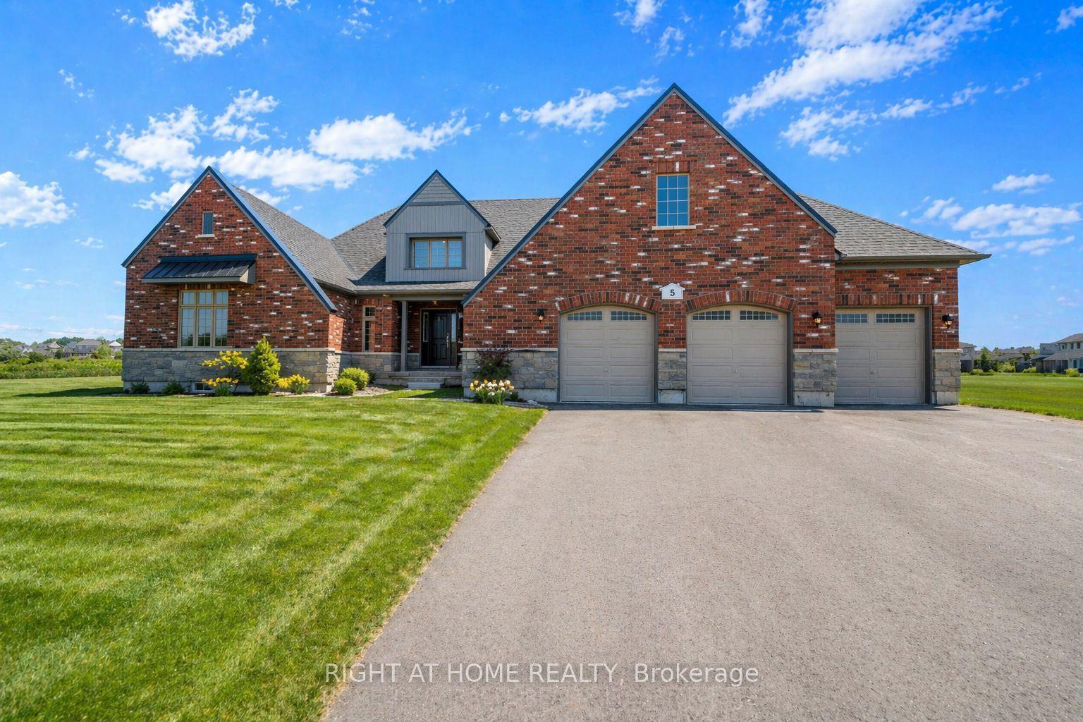 5 Skyvue Crescent — photo 1