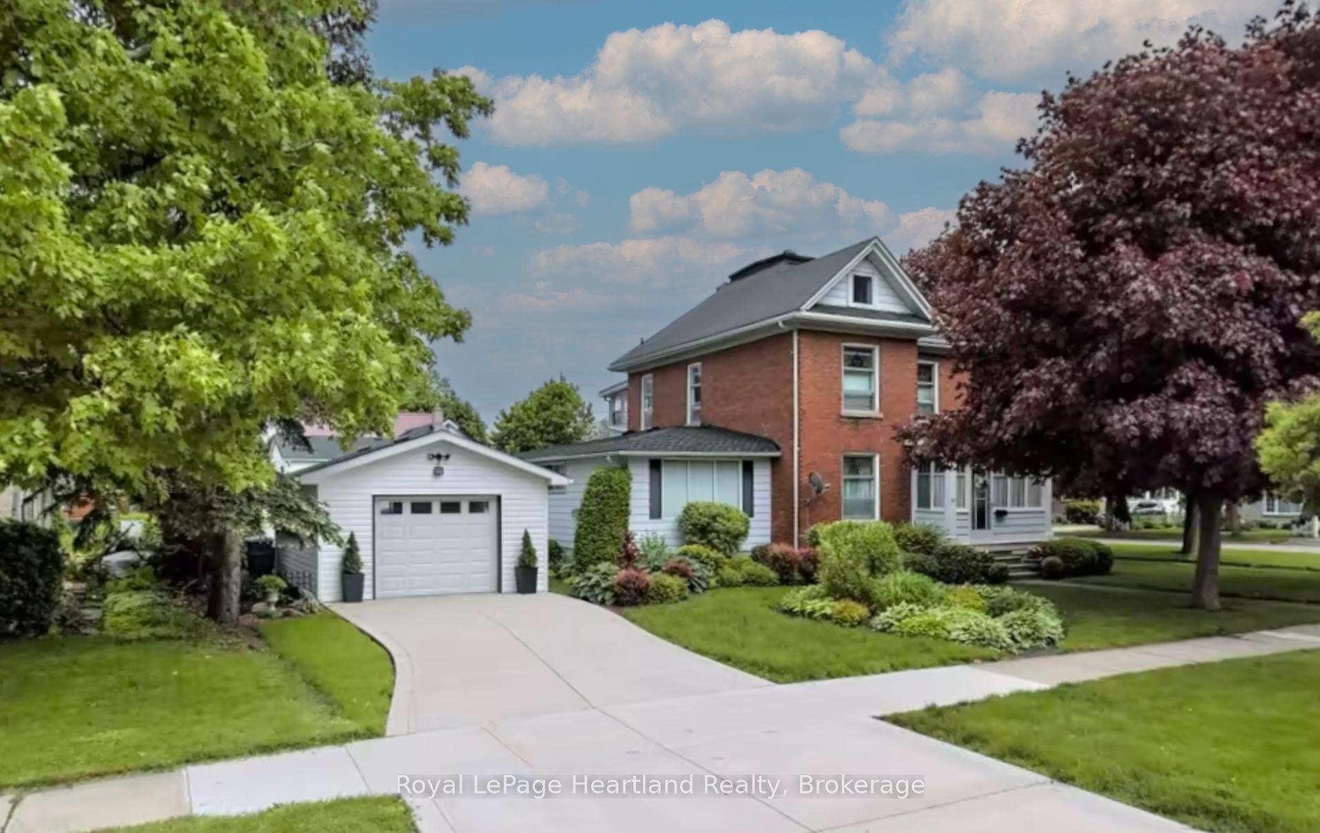107 Wellington Street S, Goderich — Detached for sale, photo 1