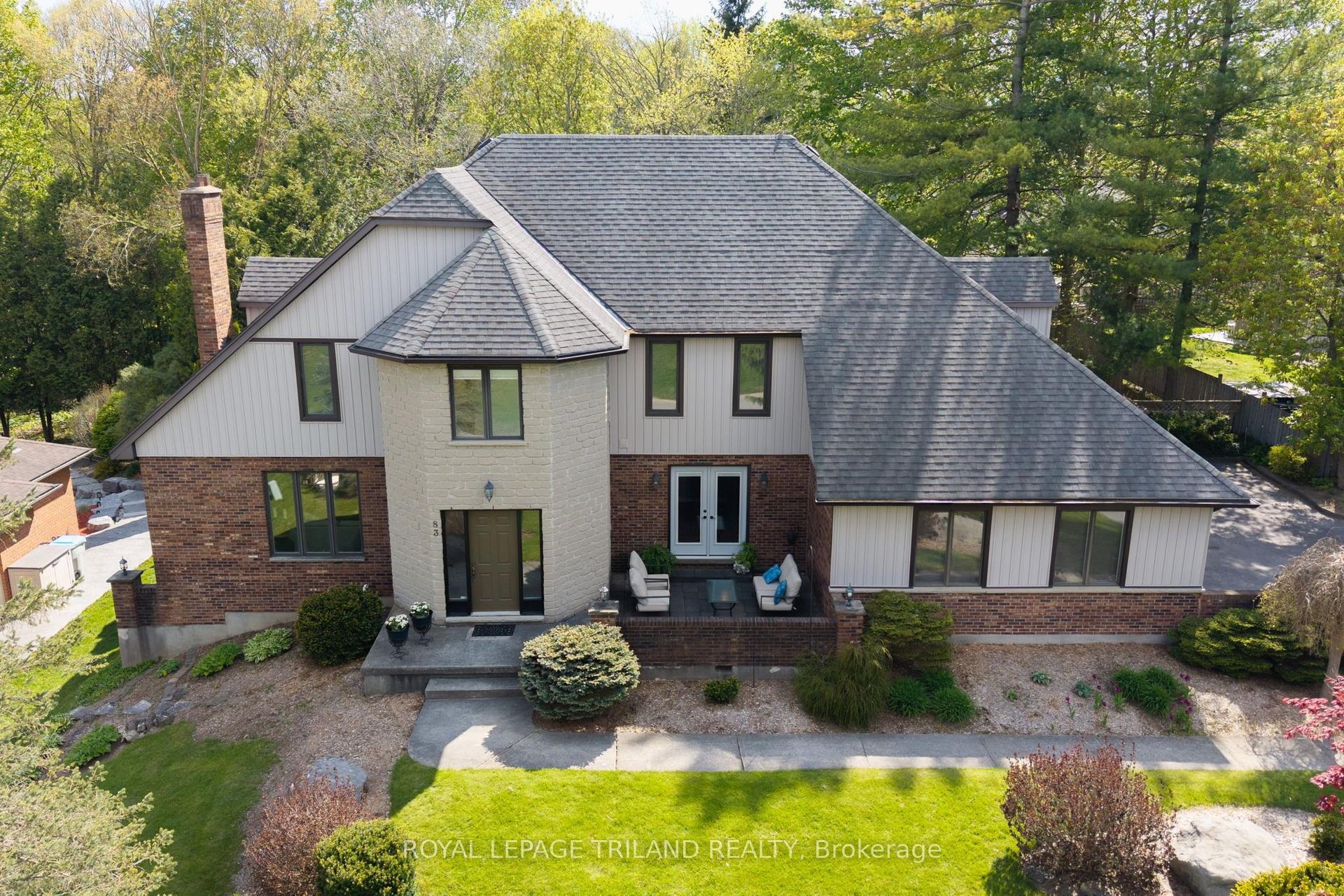 83 BLACKBURN Crescent — photo 1
