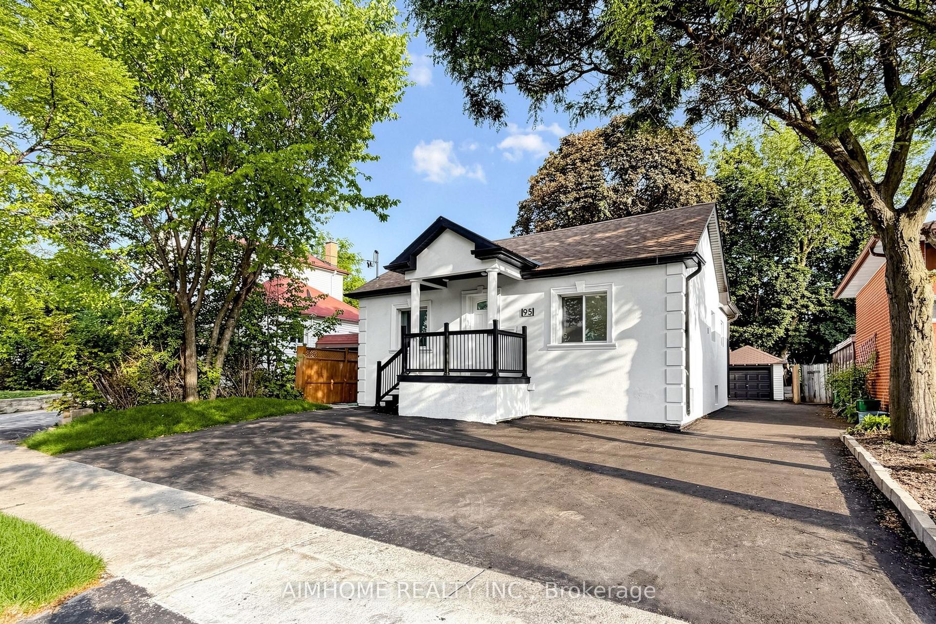95 Steeles Avenue E, Toronto — Detached for sale, photo 1