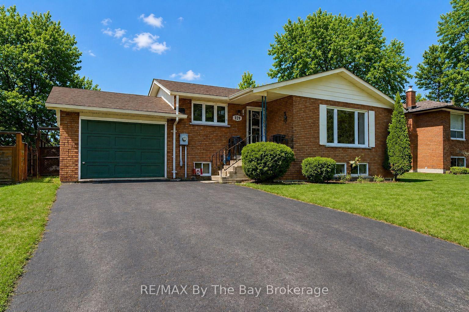 229 Datas Drive E, Clearview — Detached for sale, photo 1