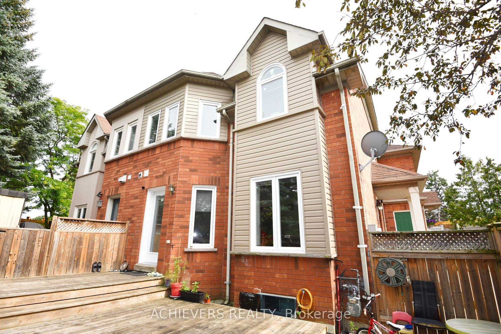 83 Clover Bloom Road, Brampton — Townhouse for sale, photo 1