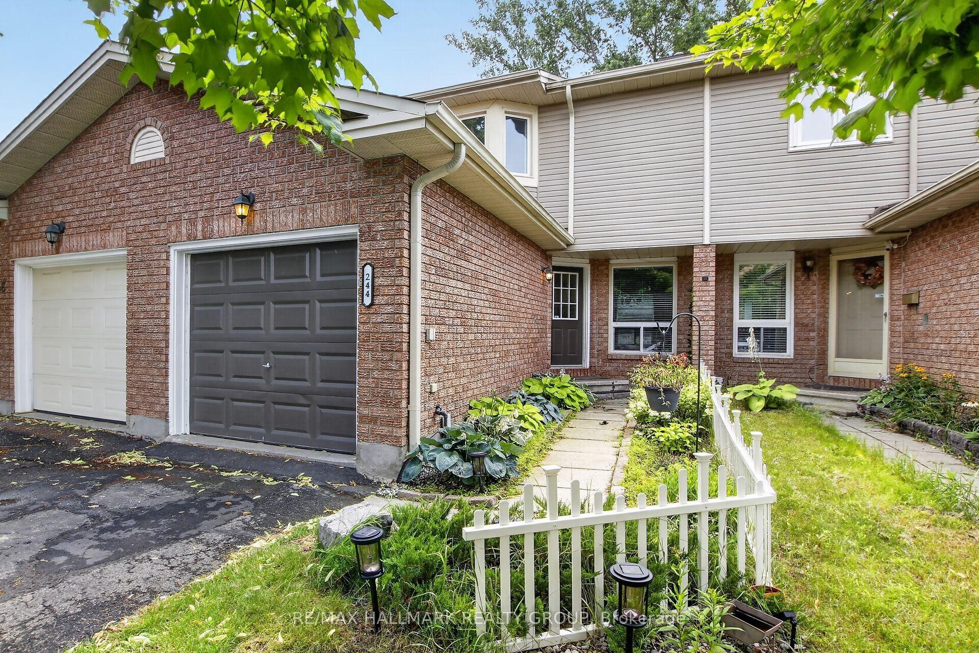 244 Huntersfield Drive, Hunt Club - South Keys and Area — Townhouse for sale, photo 1