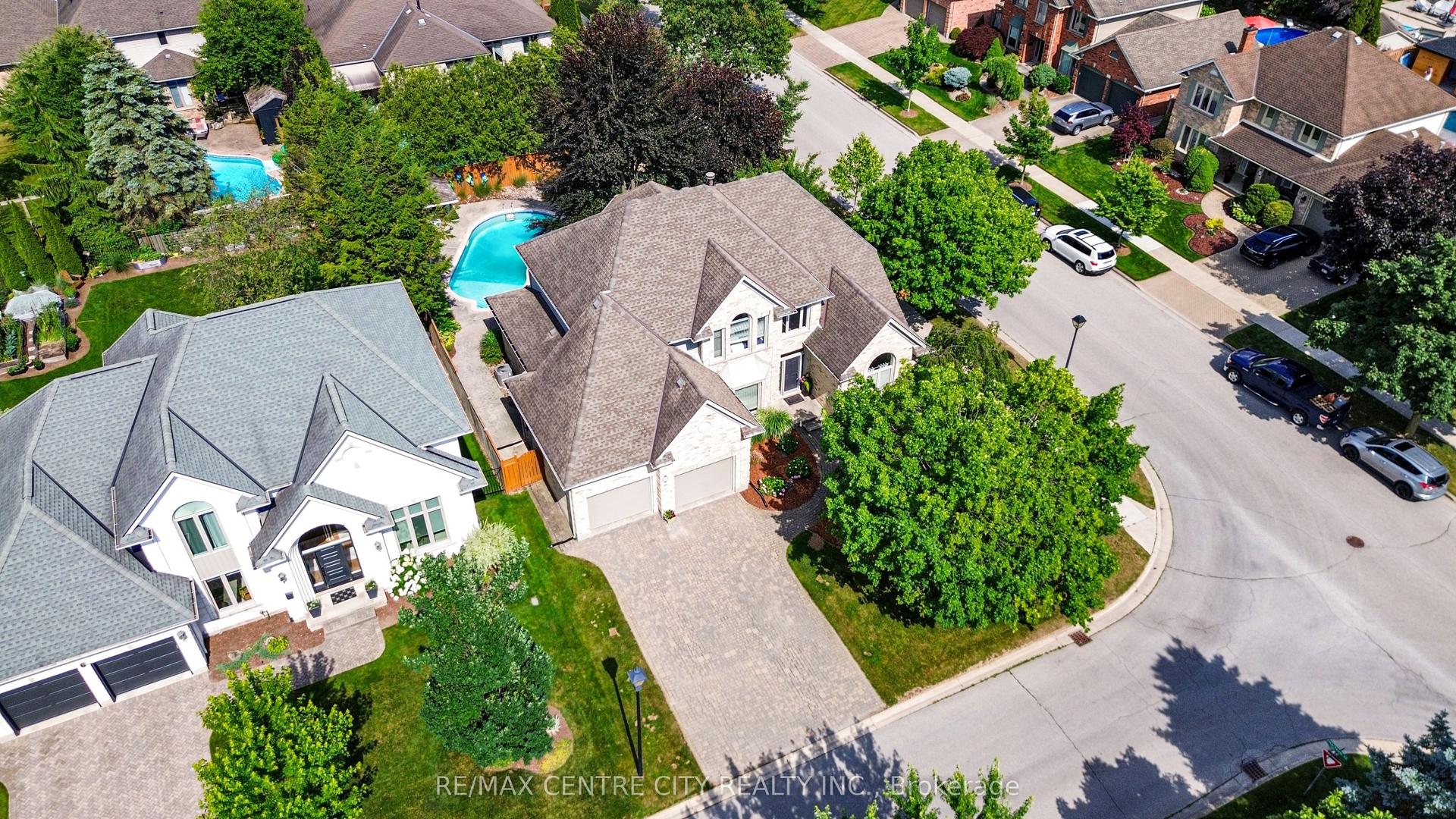 2 HAVENWOOD Way, London North — Detached for sale, photo 1