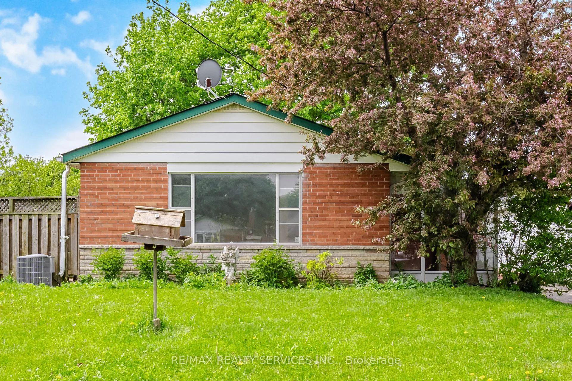 27 Hadrina Street — photo 1