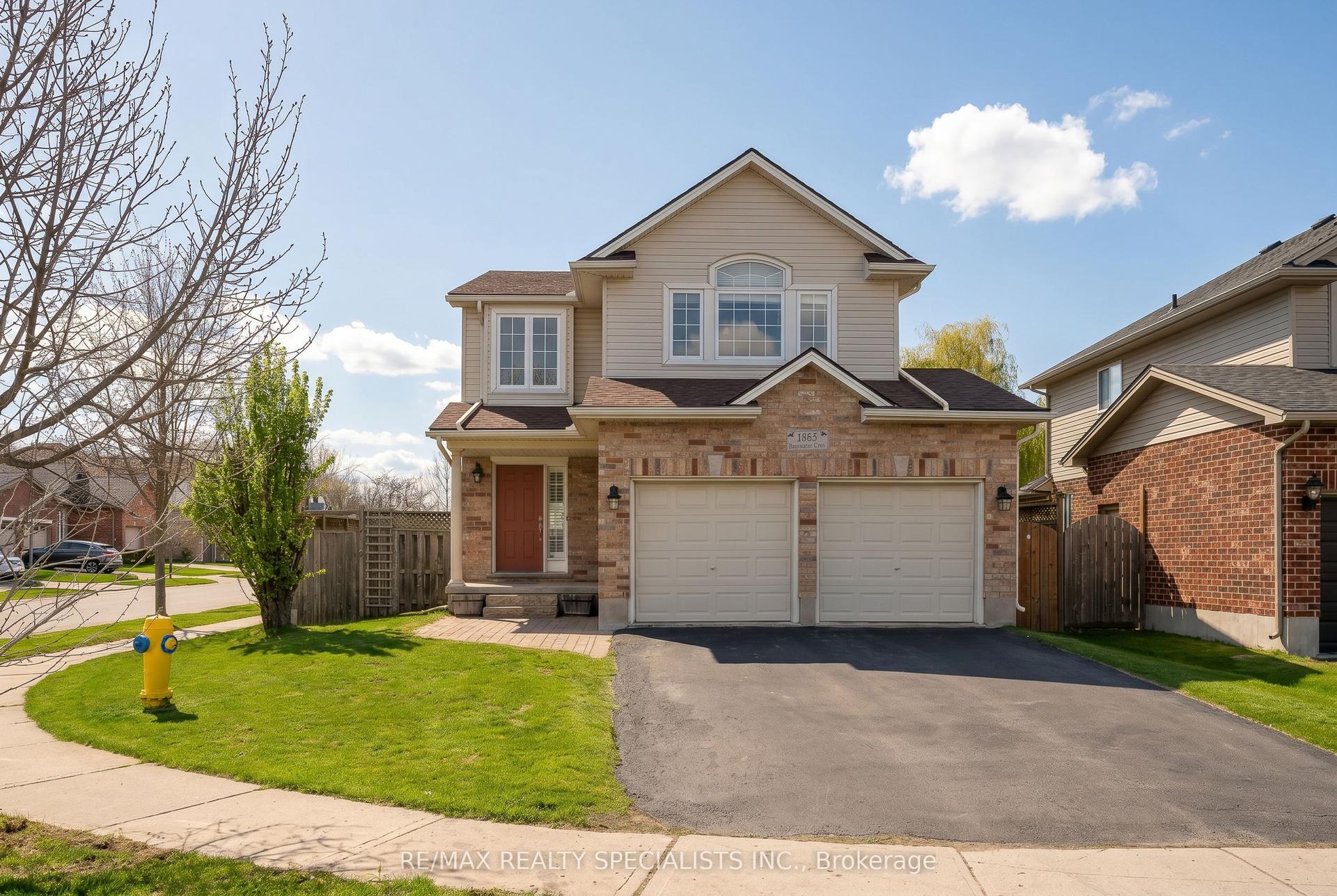 1865 Bayswater Crescent, London North — Detached for sale, photo 1