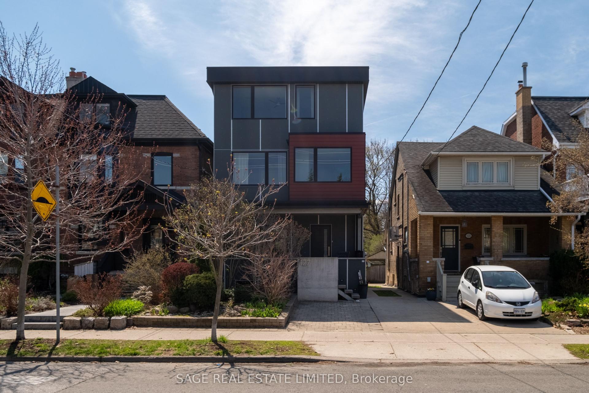 127 Browning Avenue — photo 1