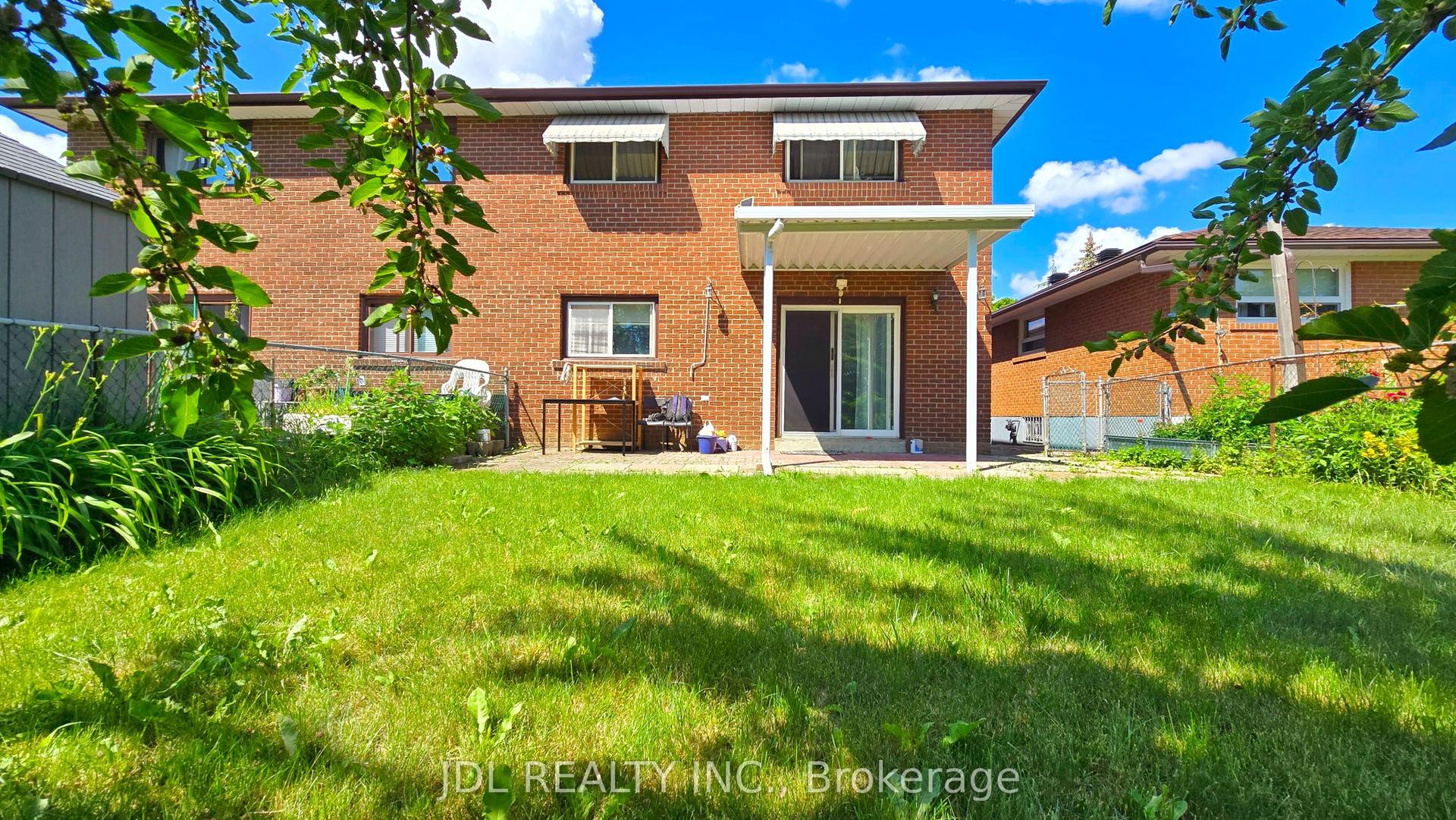 233 Fairglen Avenue, Toronto — Semi-Detached for lease, photo 1