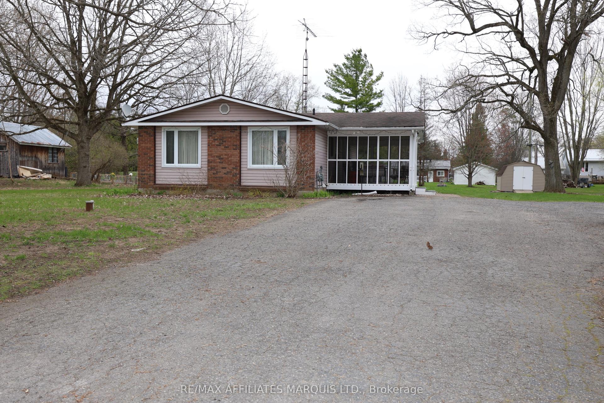 9 Sutton Drive — photo 1