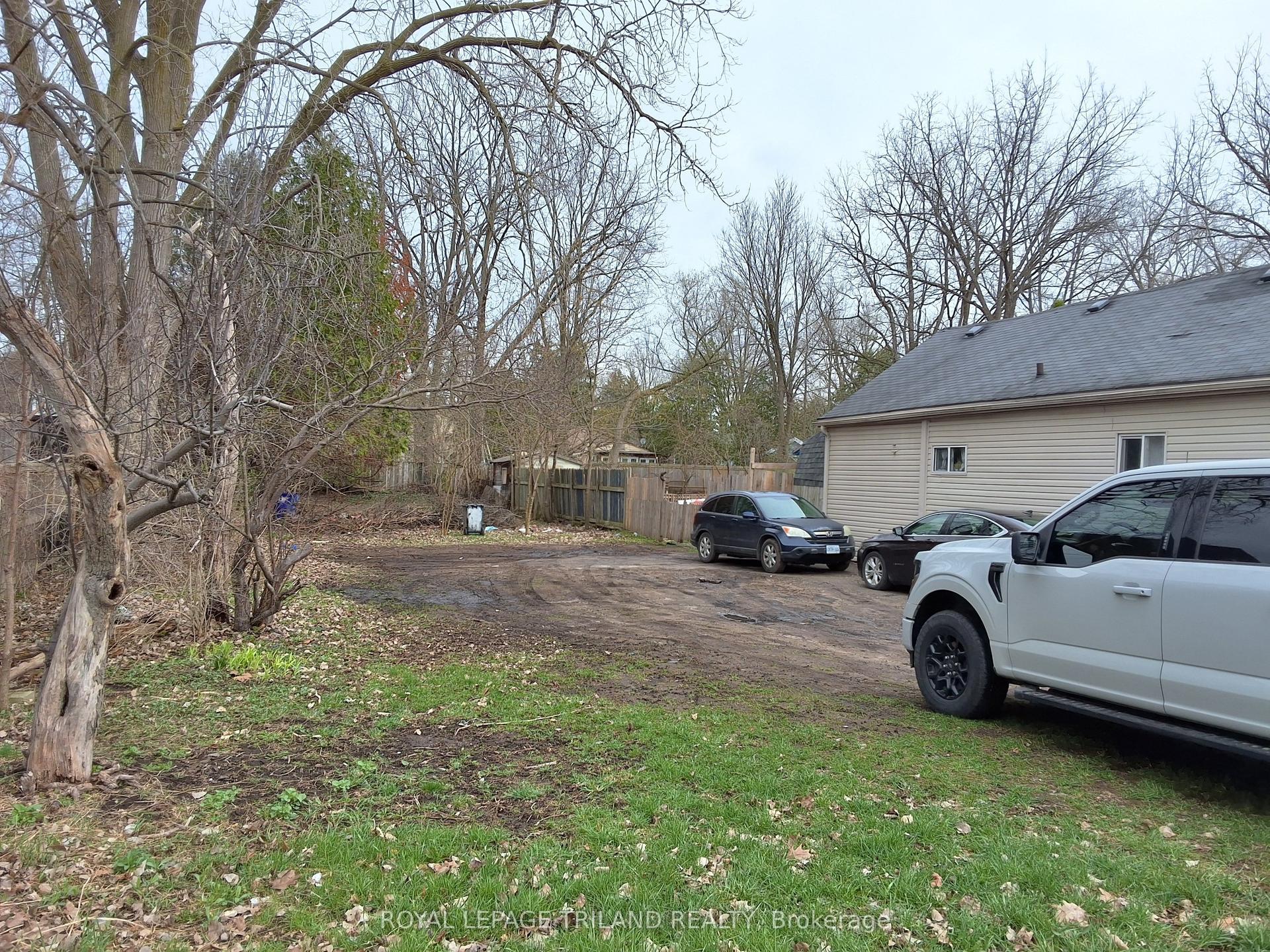 121 Riverside Drive — photo 1