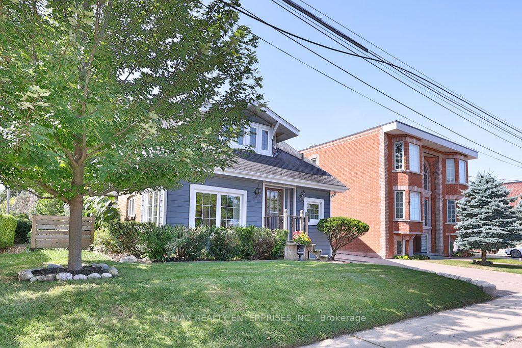 44 Mississauga Road N — photo 1