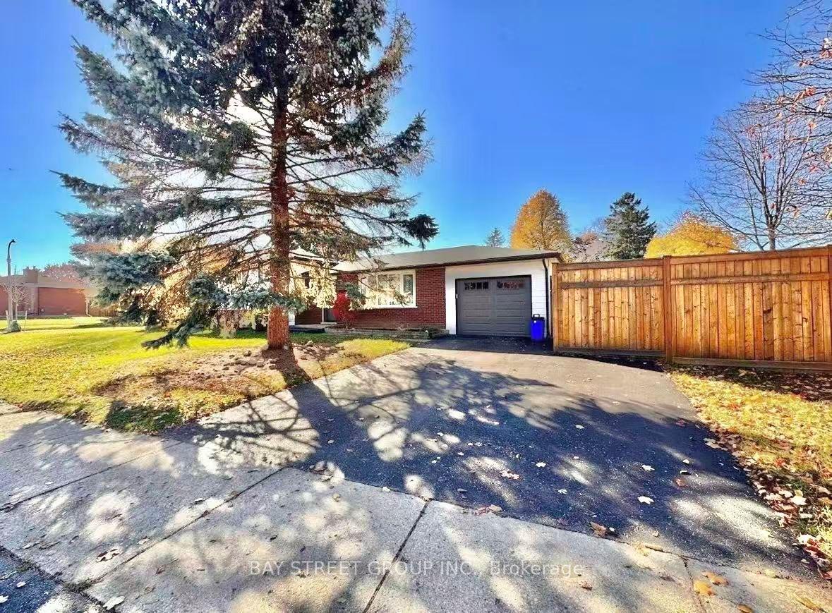 49 Howland Drive, Kitchener — Detached for lease, photo 1