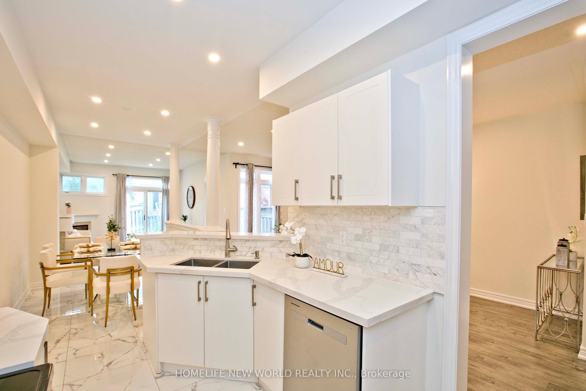 16 Venture Avenue, Richmond Hill — Townhouse for sale, photo 1
